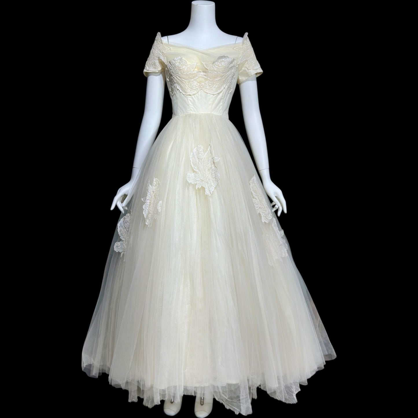 1950s vintage wedding dress, white cupcake tulle and lace full length bridal ball gown