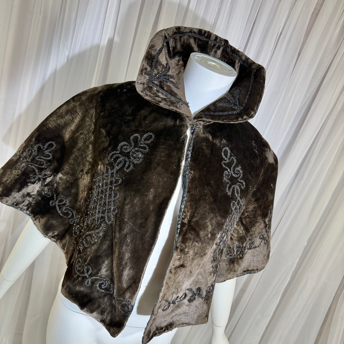1800s Antique Victorian Short Capelet, Velvet beaded Mantelet cape, shawl, wrap