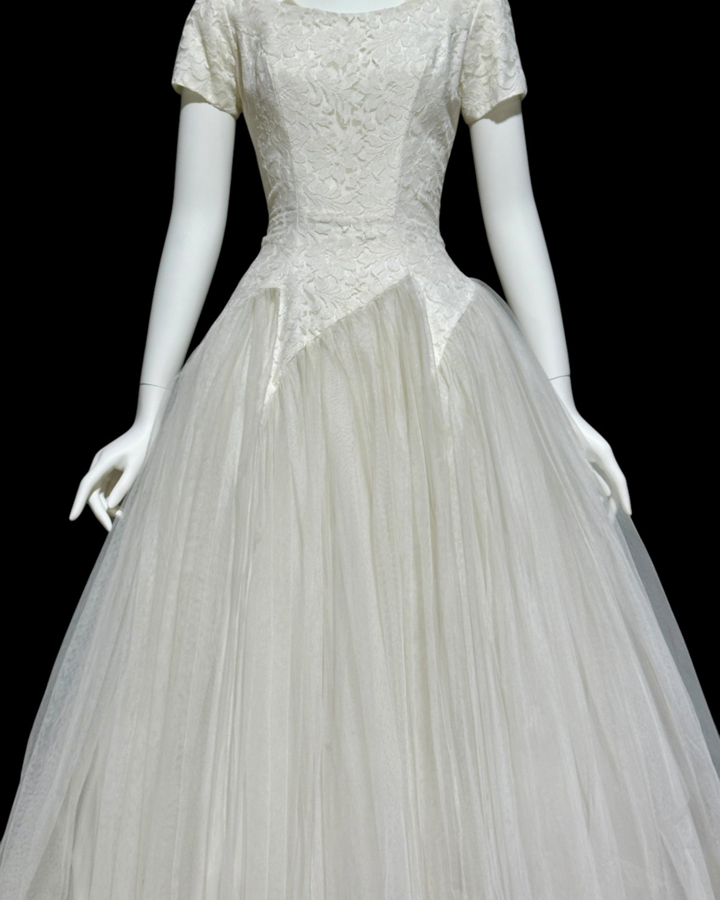 1950s vintage wedding dress, white tulle and lace cupcake full length bridal ball gown with full skirt