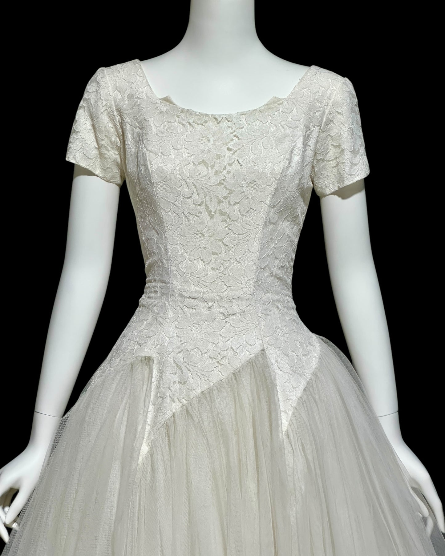 1950s vintage wedding dress, white tulle and lace cupcake full length bridal ball gown with full skirt
