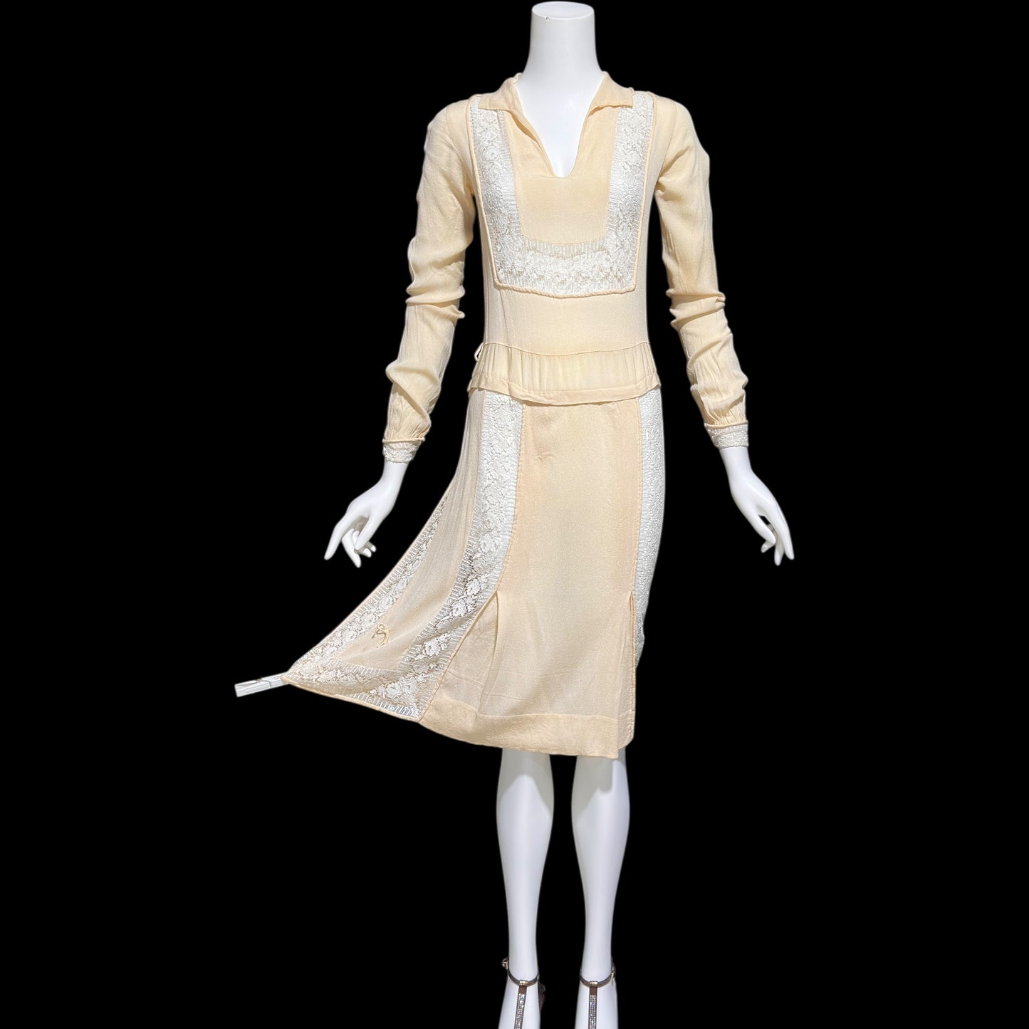 1920s vintage creamy yellow Hungarian style day dress with white lace antique flapper dress