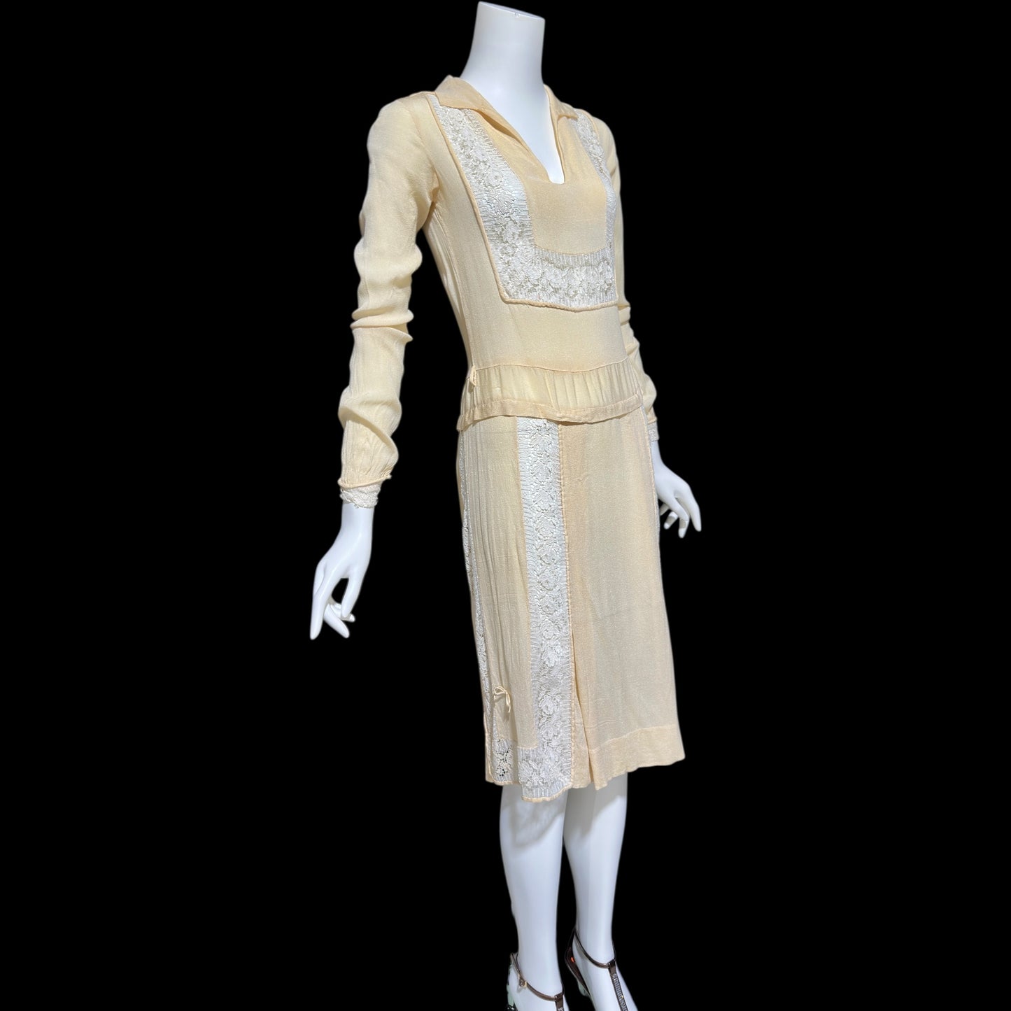 1920s vintage creamy yellow Hungarian style day dress with white lace antique flapper dress