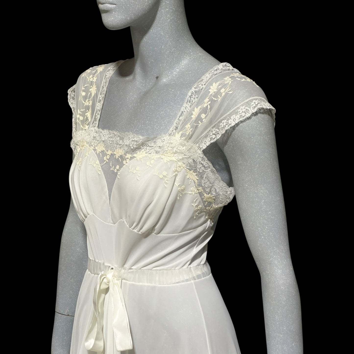 KAYSER LUXITE, vintage 1940s nightgown slip dress, white nylon full sweep bridal night dress