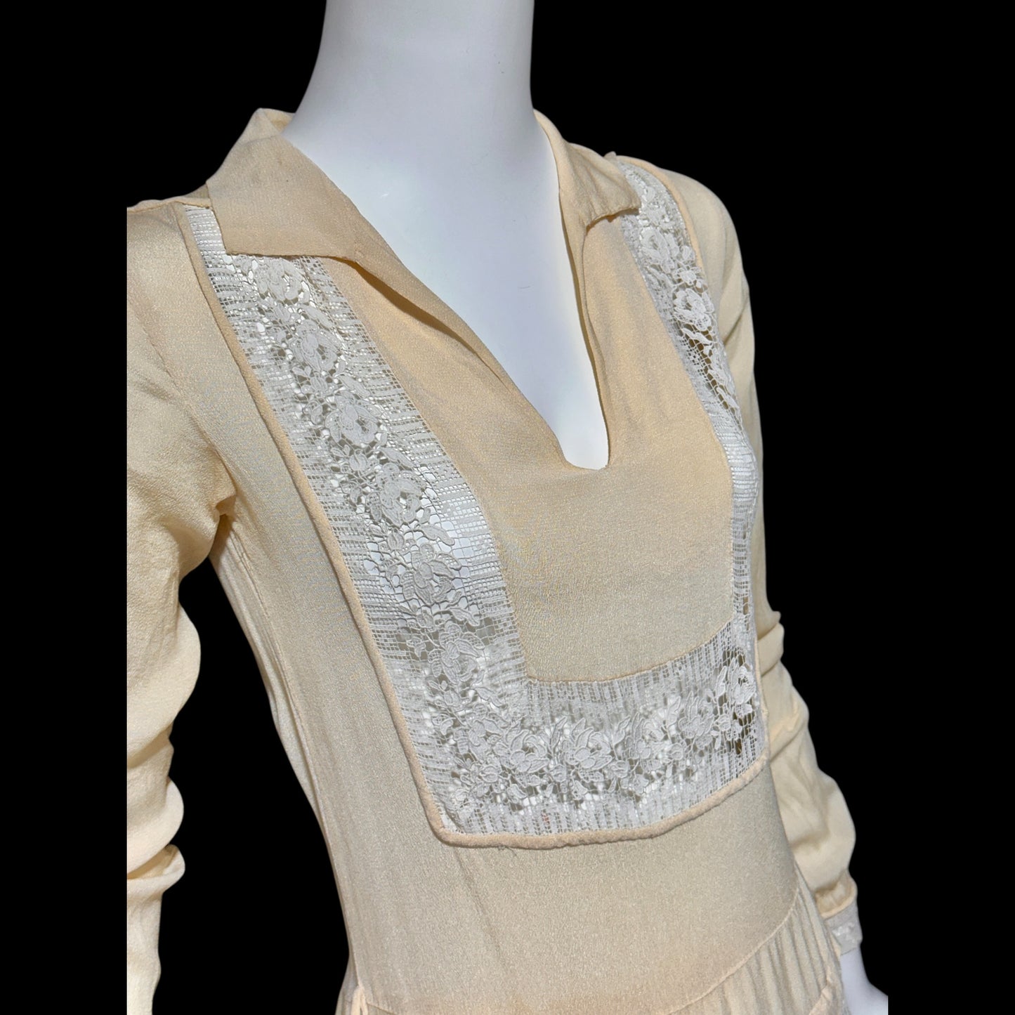 1920s vintage creamy yellow Hungarian style day dress with white lace antique flapper dress