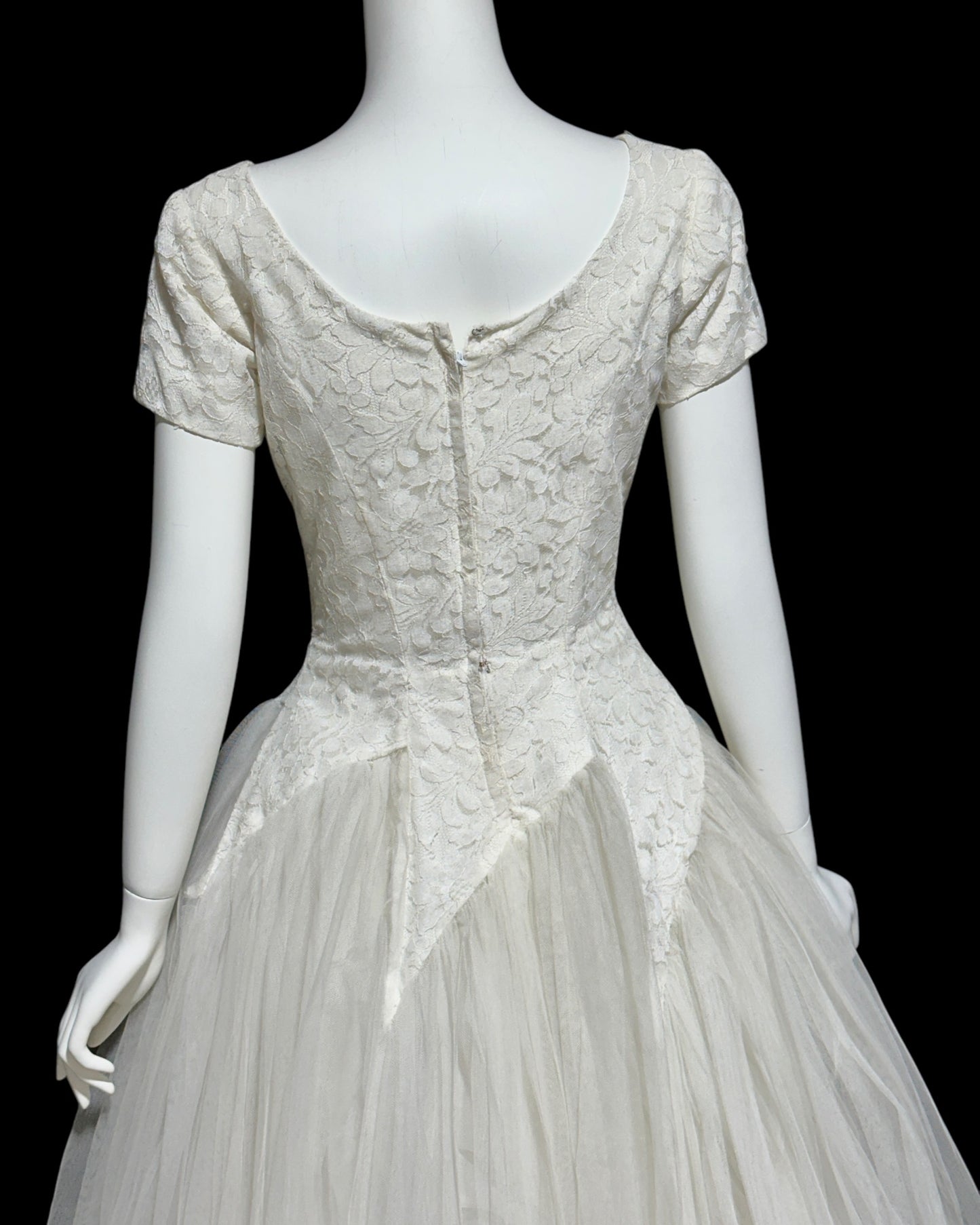 1950s vintage wedding dress, white tulle and lace cupcake full length bridal ball gown with full skirt