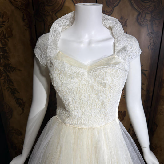1950s vintage wedding dress gown, White Tulle Lace Tea Length Bridal Cupcake dress
