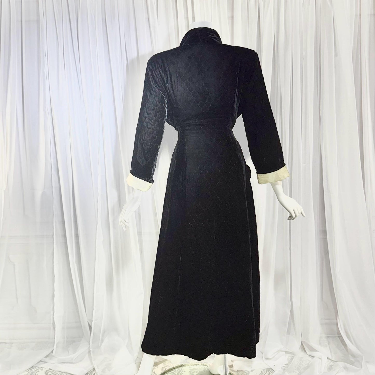 1940s Vintage Dressing Gown Robe, Black quilted velvet full length Housecoat