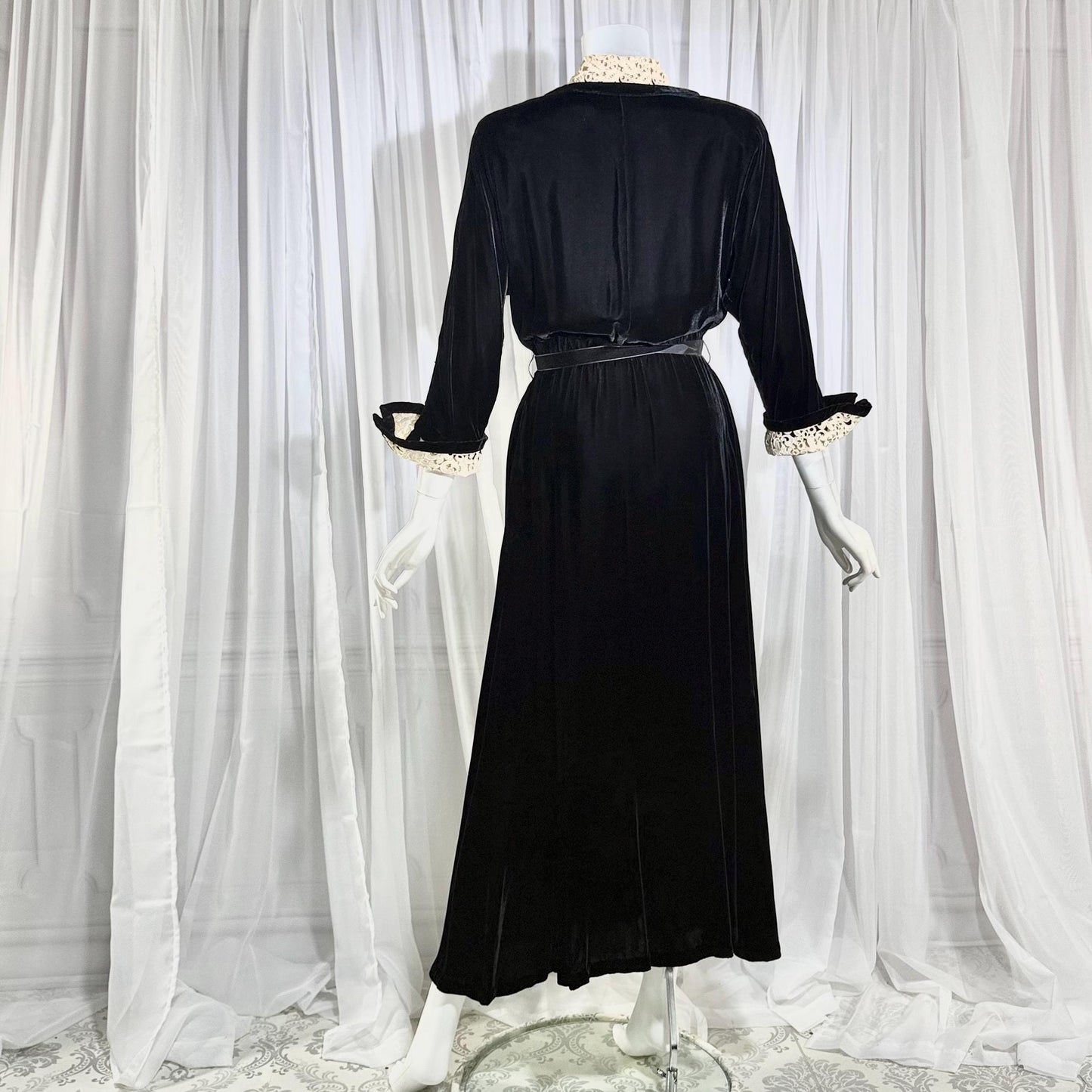1940s Vintage Dressing Gown Robe, Black velvet maxi length hostess gown