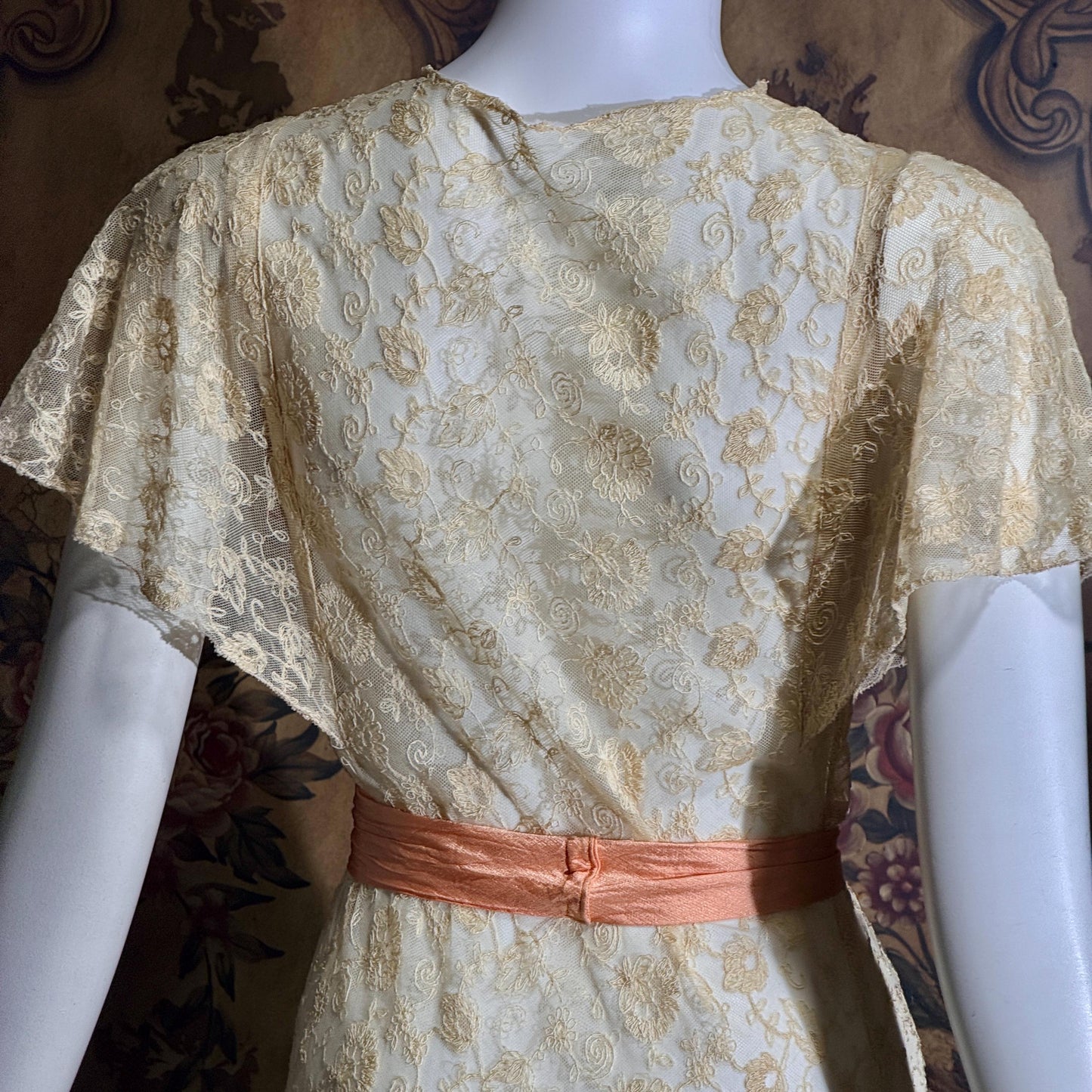 vintage 1930s dressing gown robe, Sheer French Ecru Alencon Lace Peignoir housecoat