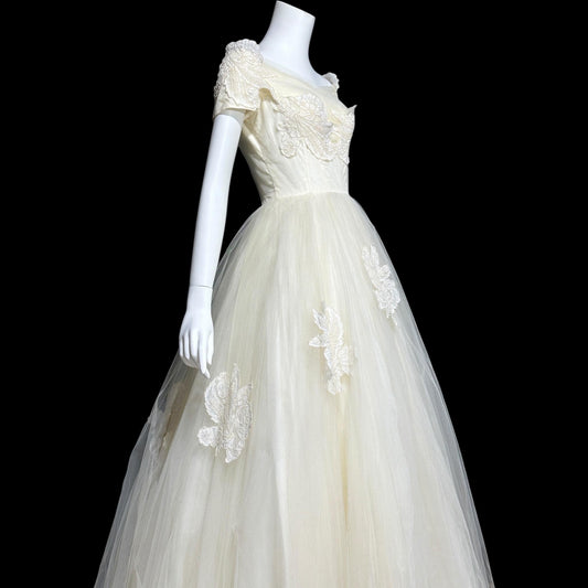 1950s vintage wedding dress, white cupcake tulle and lace full length bridal ball gown