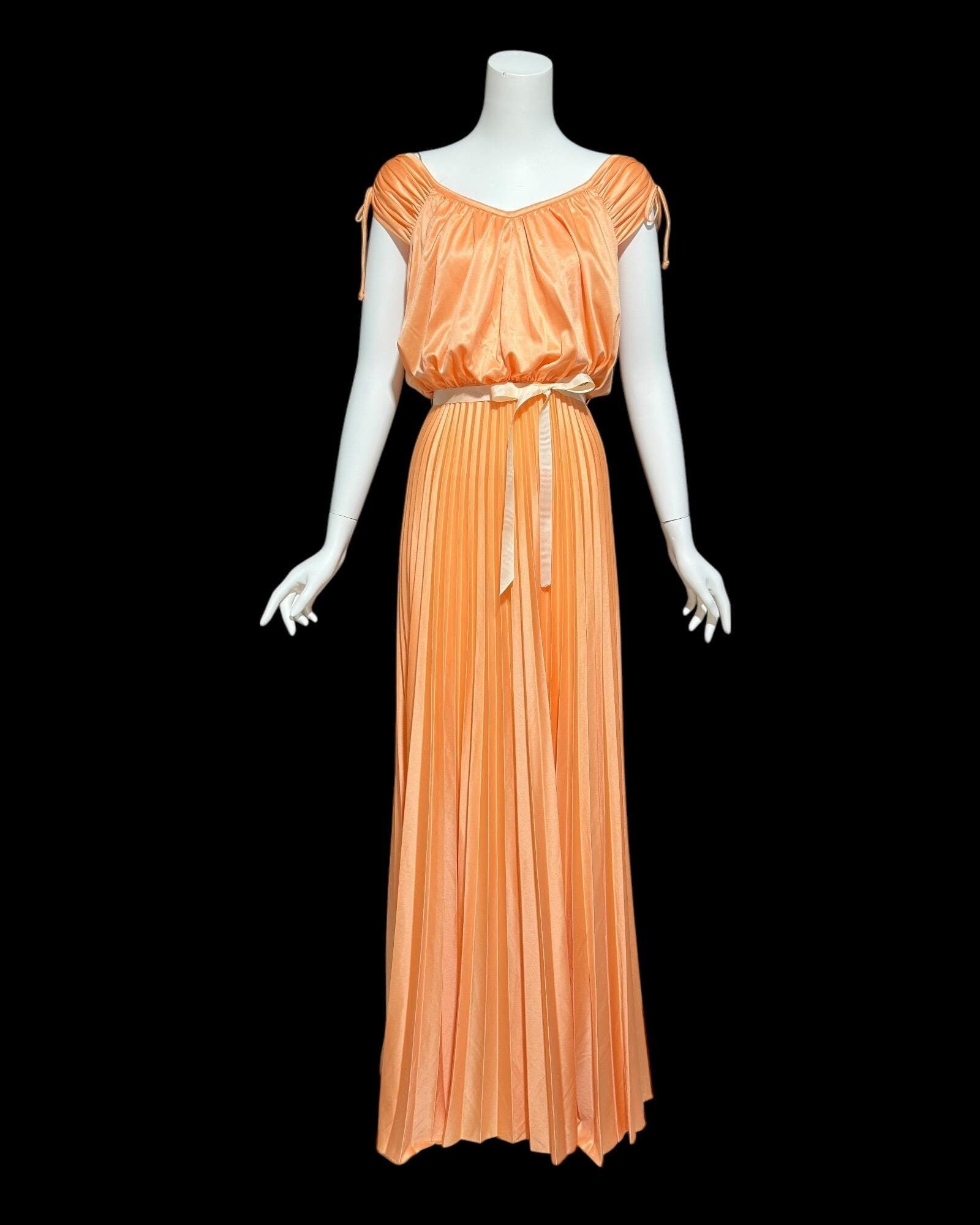1970s vintage evening dress, peach blouson pleated jersey knit goddess VINTAGE DRESS CLOSET 1970s vintage evening dress, peach blouson pleated jersey knit goddess VINTAGE DRESS CLOSET