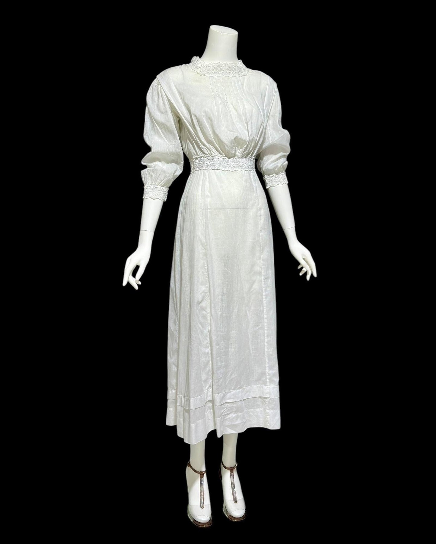 1900s 1910s Antique Edwardian tea gown, white batiste cotton and lace lawn dress