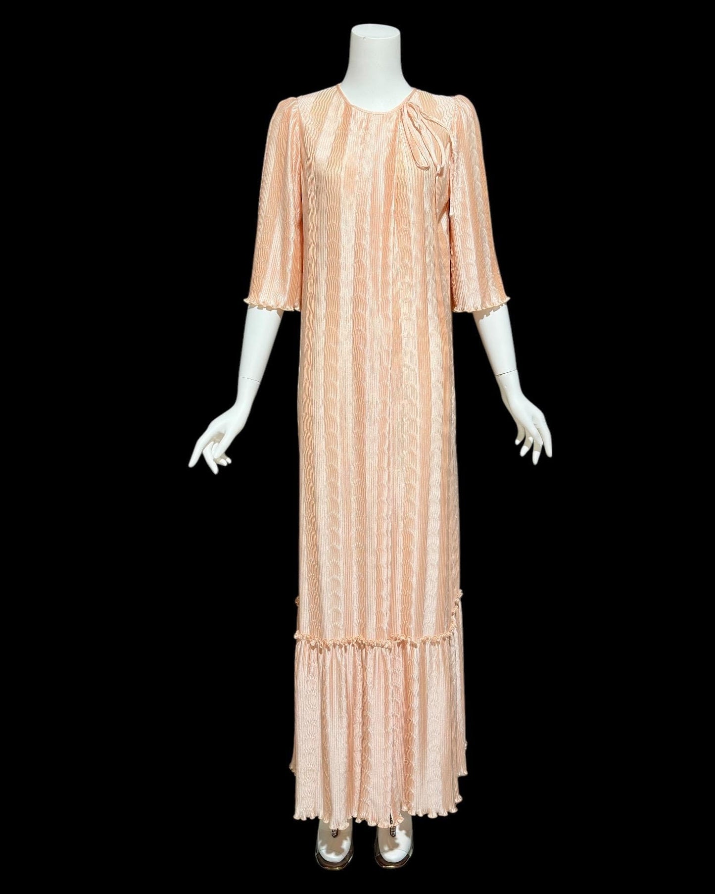 MARY McFADDEN for I. Magnin, 1980s vintage dressing gown, peachy pink wrap open front pleated robe