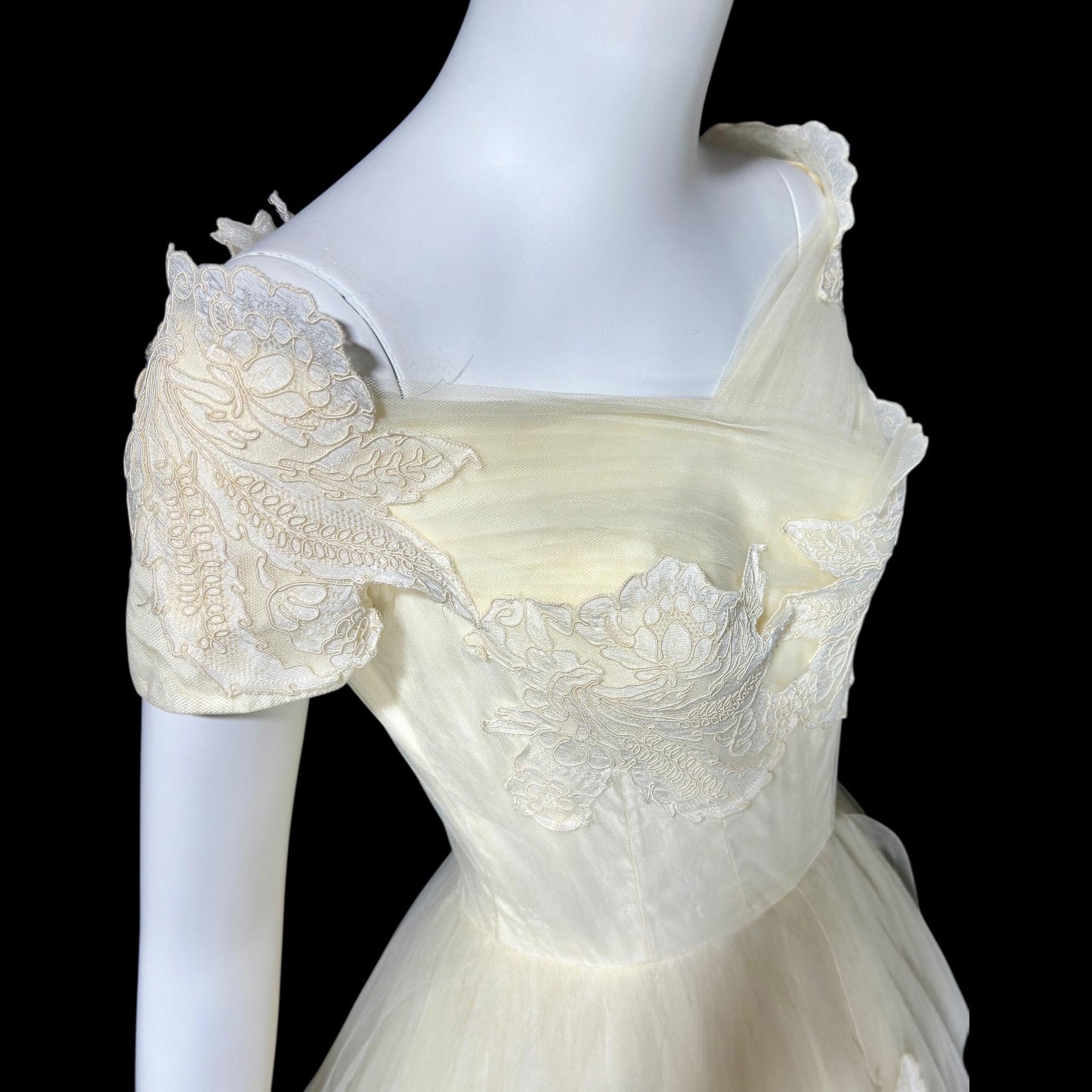 1950s vintage wedding dress, white cupcake tulle and lace full length bridal ball gown