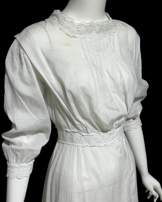 1900s 1910s Antique Edwardian tea gown, white batiste cotton and lace lawn dress