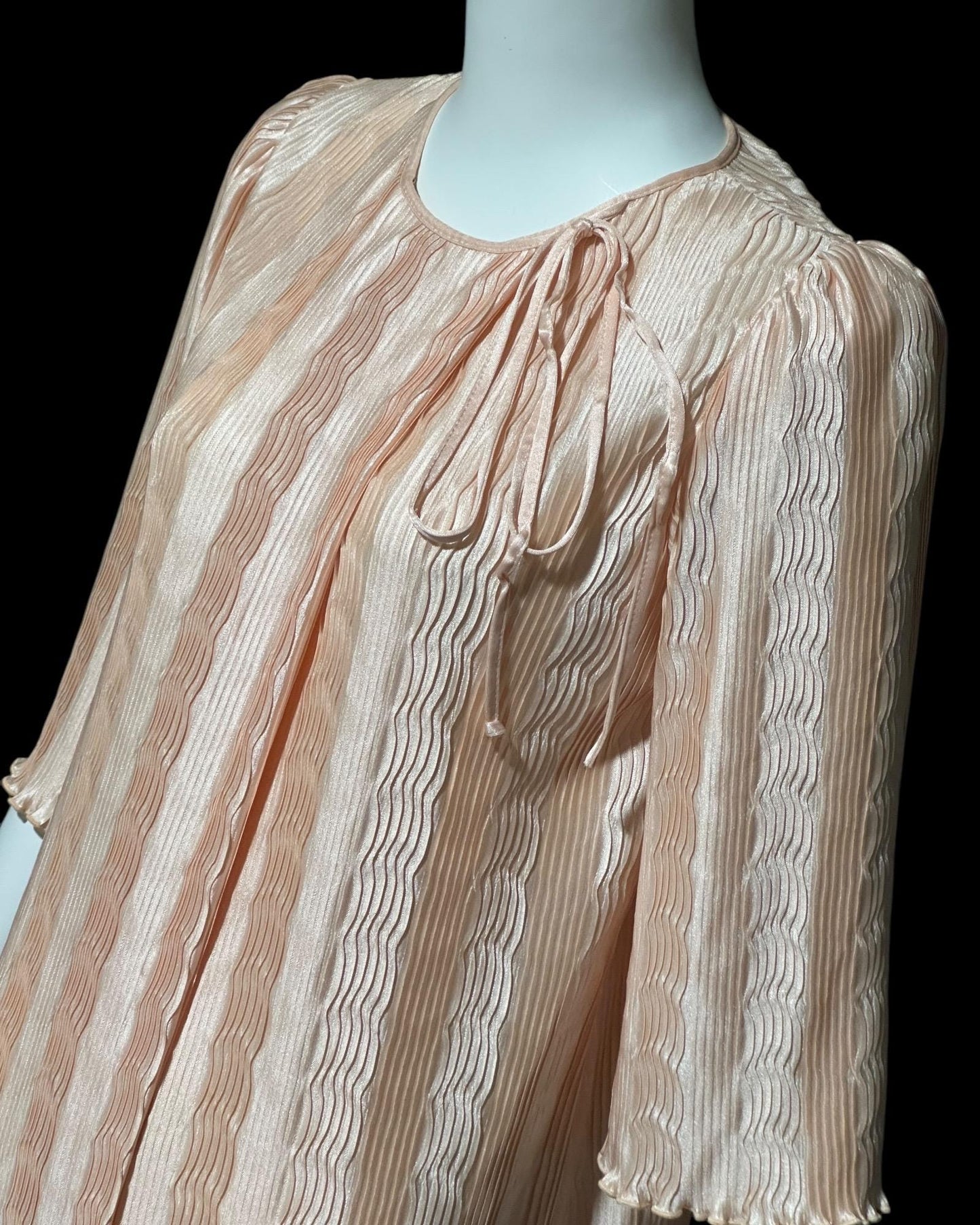 MARY McFADDEN for I. Magnin, 1980s vintage dressing gown, peachy pink wrap open front pleated robe