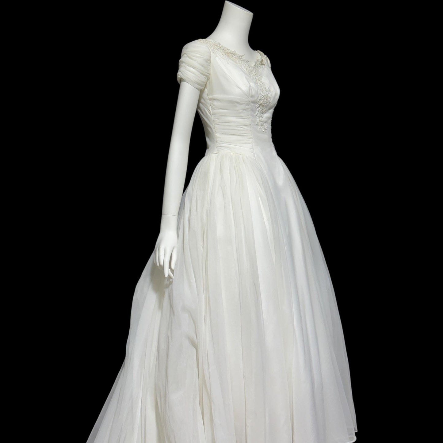 1950s vintage wedding dress, white cupcake chiffon and lace full length bridal ball gown with full skirt and train