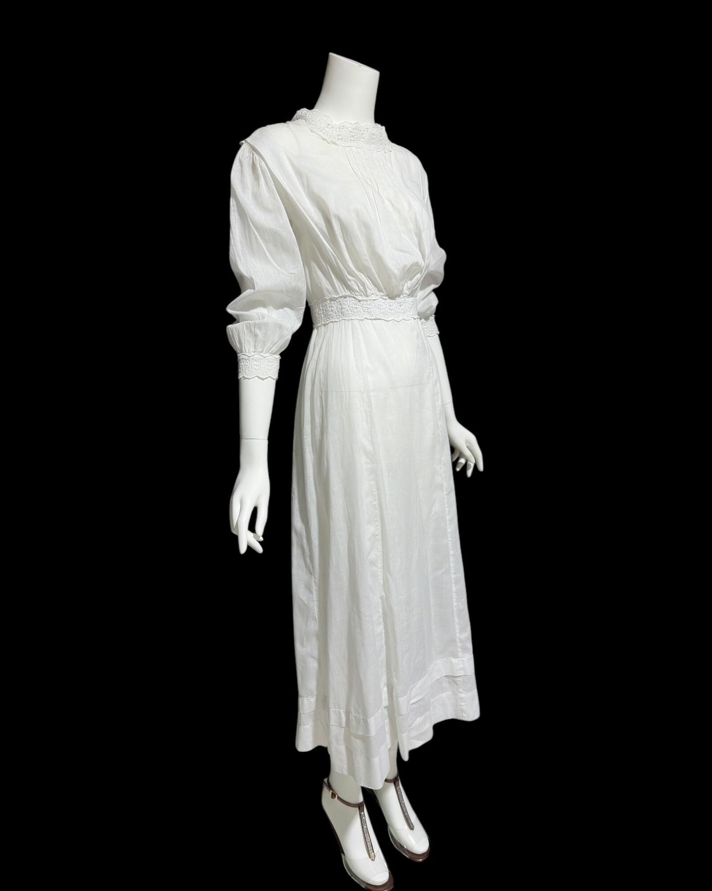 1900s 1910s Antique Edwardian tea gown, white batiste cotton and lace lawn dress