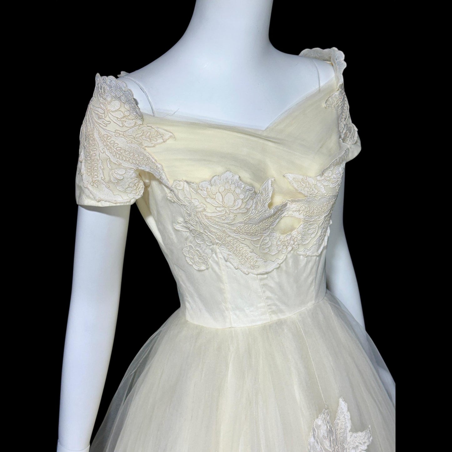 1950s vintage wedding dress, white cupcake tulle and lace full length bridal ball gown