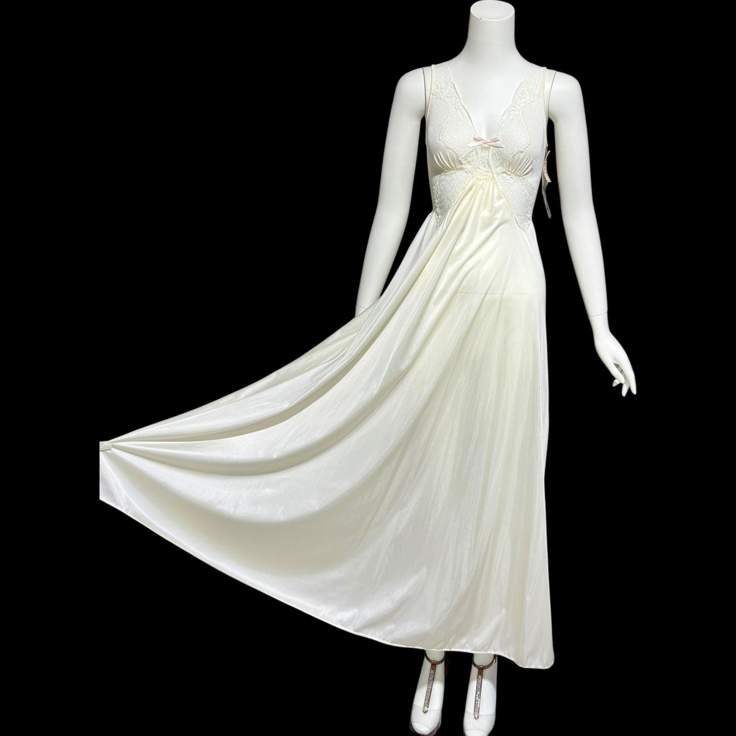 OLGA vintage 1970s nightgown, #92097 Bodysilk Creamy White full sweep night gown dress