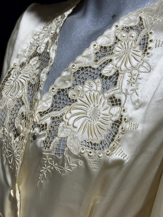 PEONY vintage 1950s dressing gown robe, 100% silk creamy white embroidered robe house coat