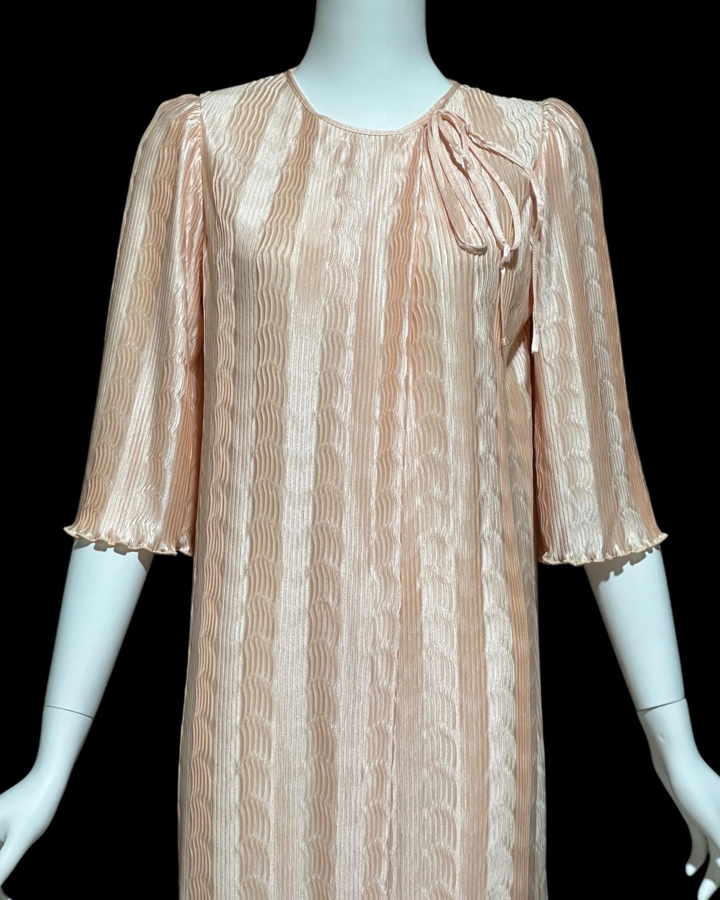MARY McFADDEN for I. Magnin, 1980s vintage dressing gown, peachy pink wrap open front pleated robe