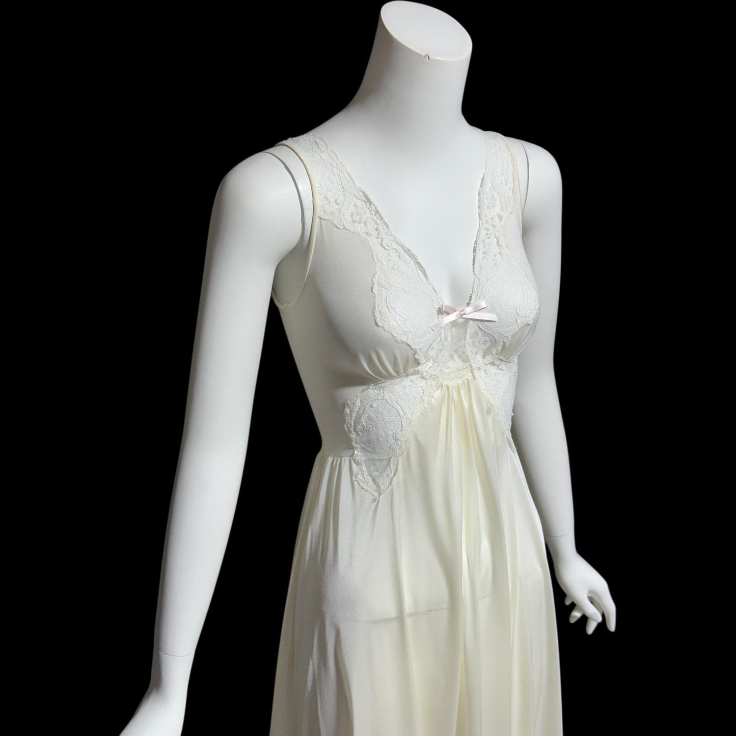 OLGA vintage 1970s nightgown, #92097 Bodysilk Creamy White full sweep night gown dress
