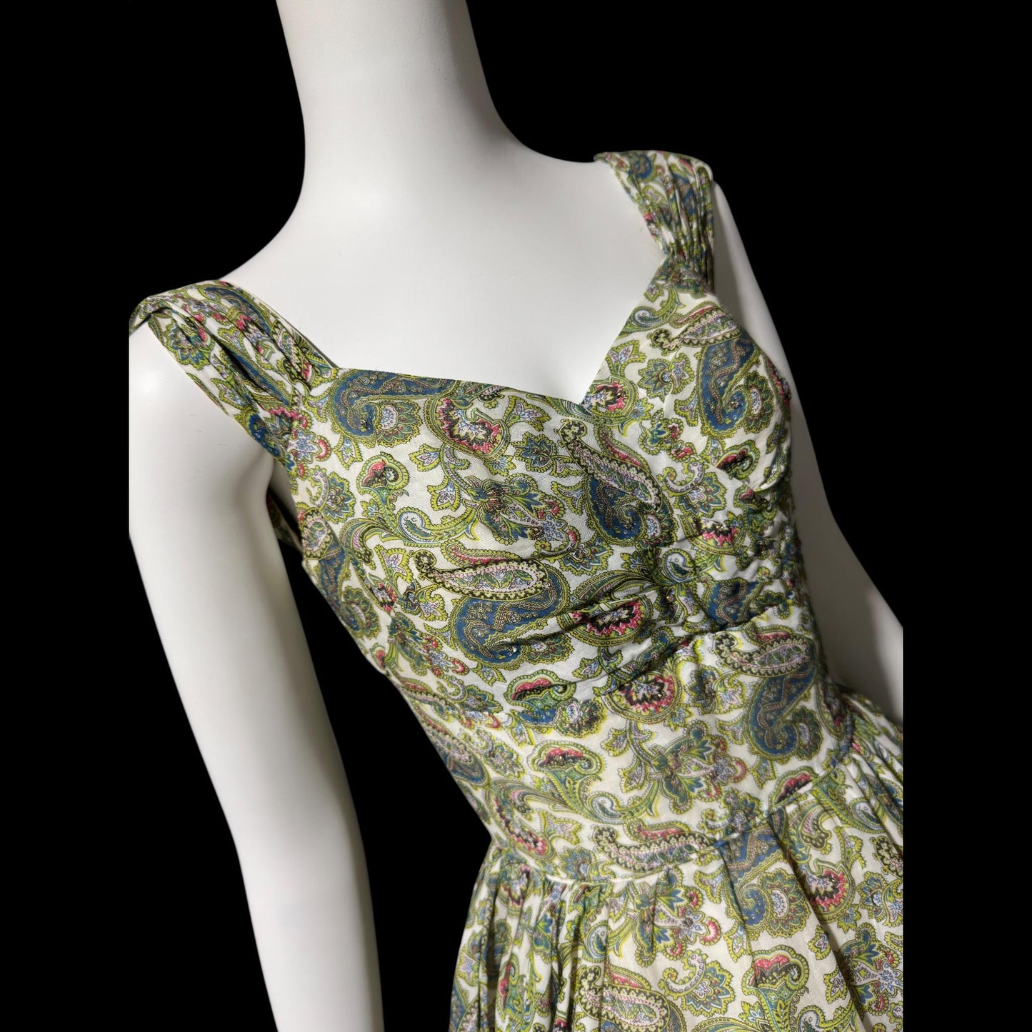 JD JUNIOR ACCENT, vintage 1940s dress, Bombshell Cocktail party sundress, Shelf bust dress, Green paisley rhinestone pinup dress