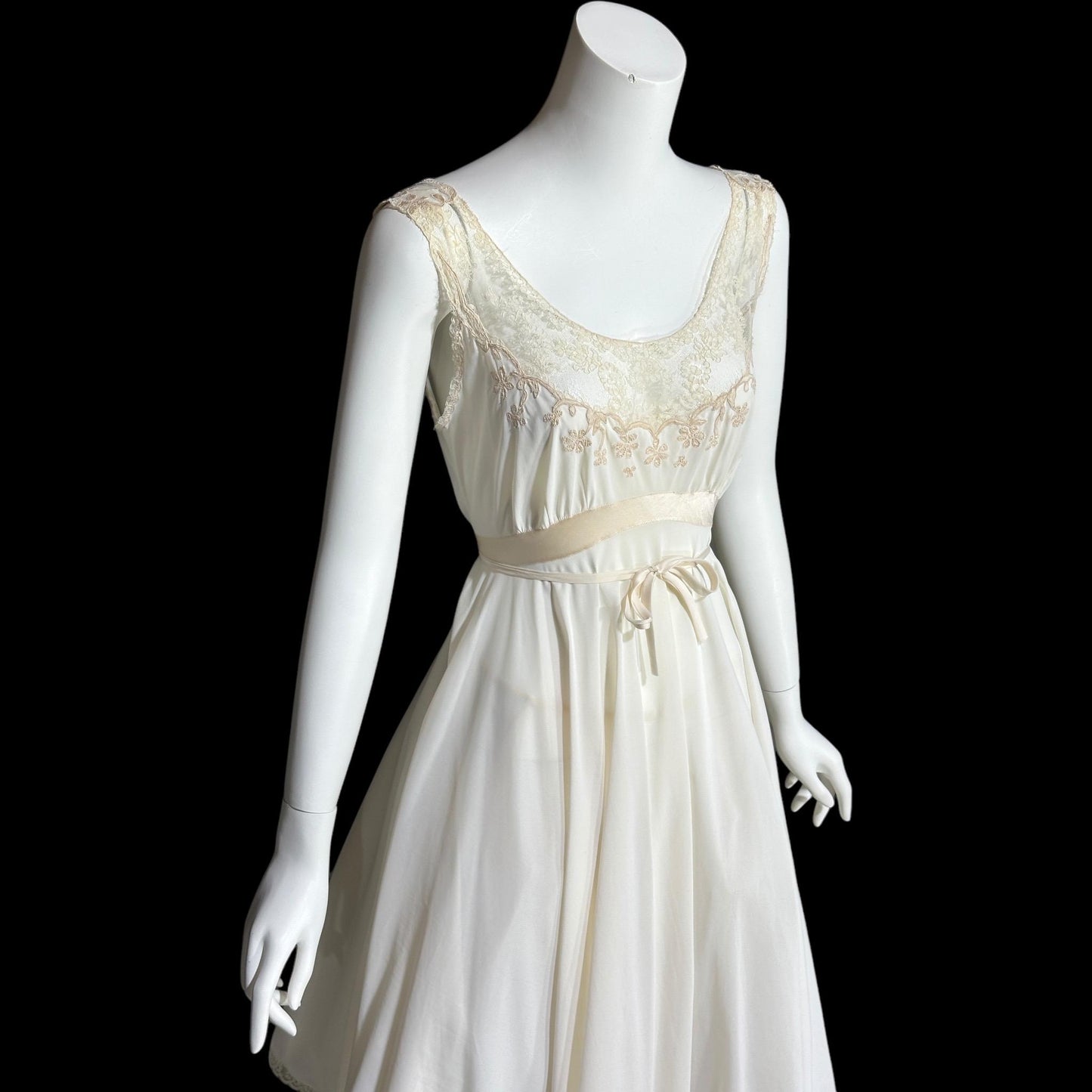 MONTALDO'S, vintage 1950s nightgown, short creamy white Grecian Goddess night dress