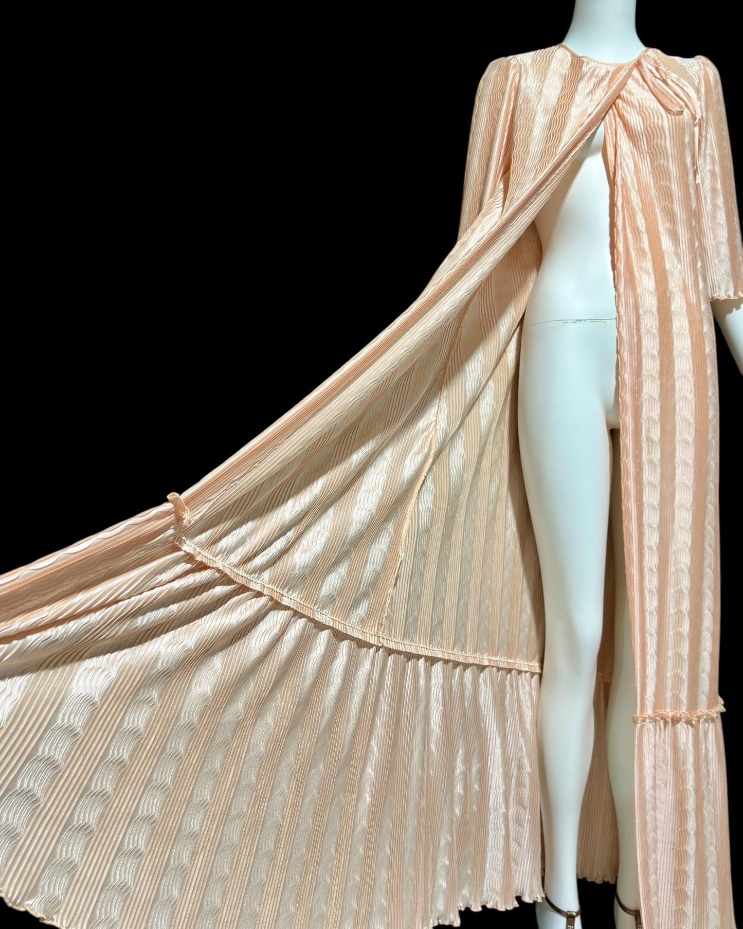 MARY McFADDEN for I. Magnin, 1980s vintage dressing gown, peachy pink wrap open front pleated robe