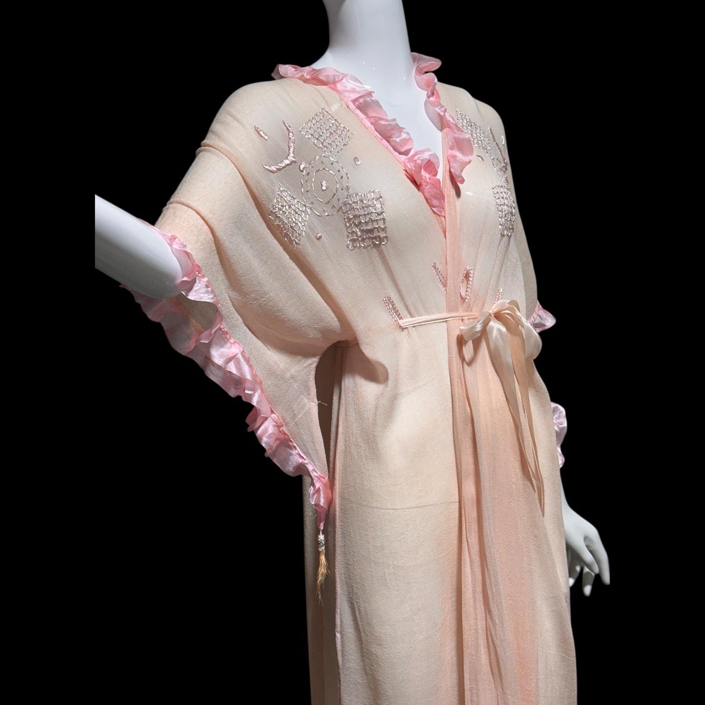 1920s vintage dressing gown robe, Dusty pink cotton gauze muslin with embroidery
