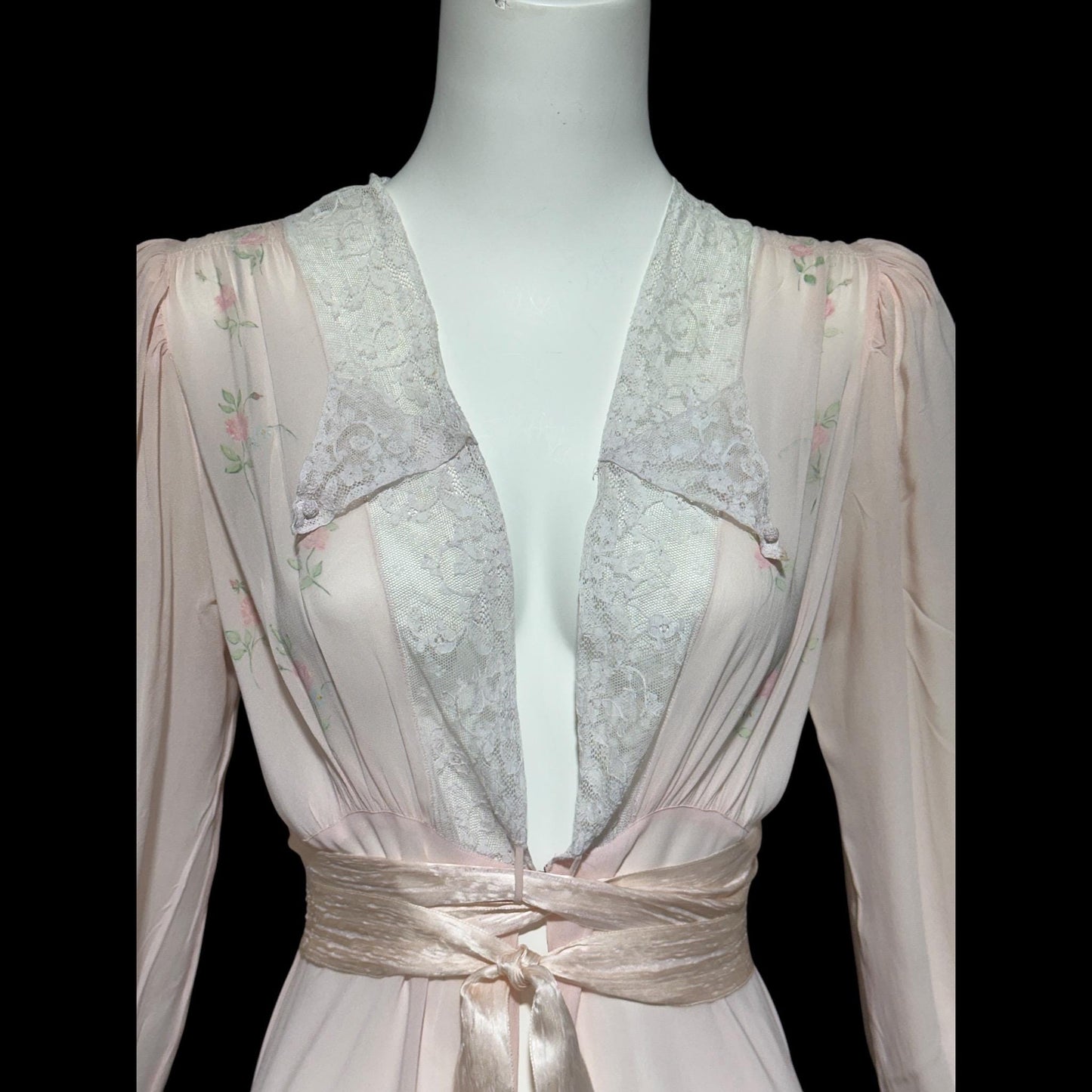 B. ALTMAN, vintage 1940s dressing gown, pink floral and lace sheer house coat robe
