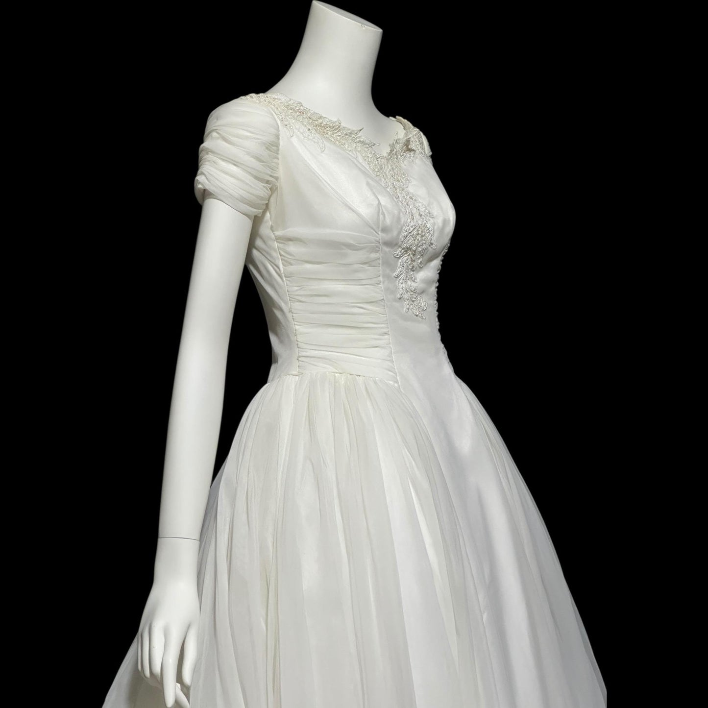 1950s vintage wedding dress, white cupcake chiffon and lace full length bridal ball gown with full skirt and train