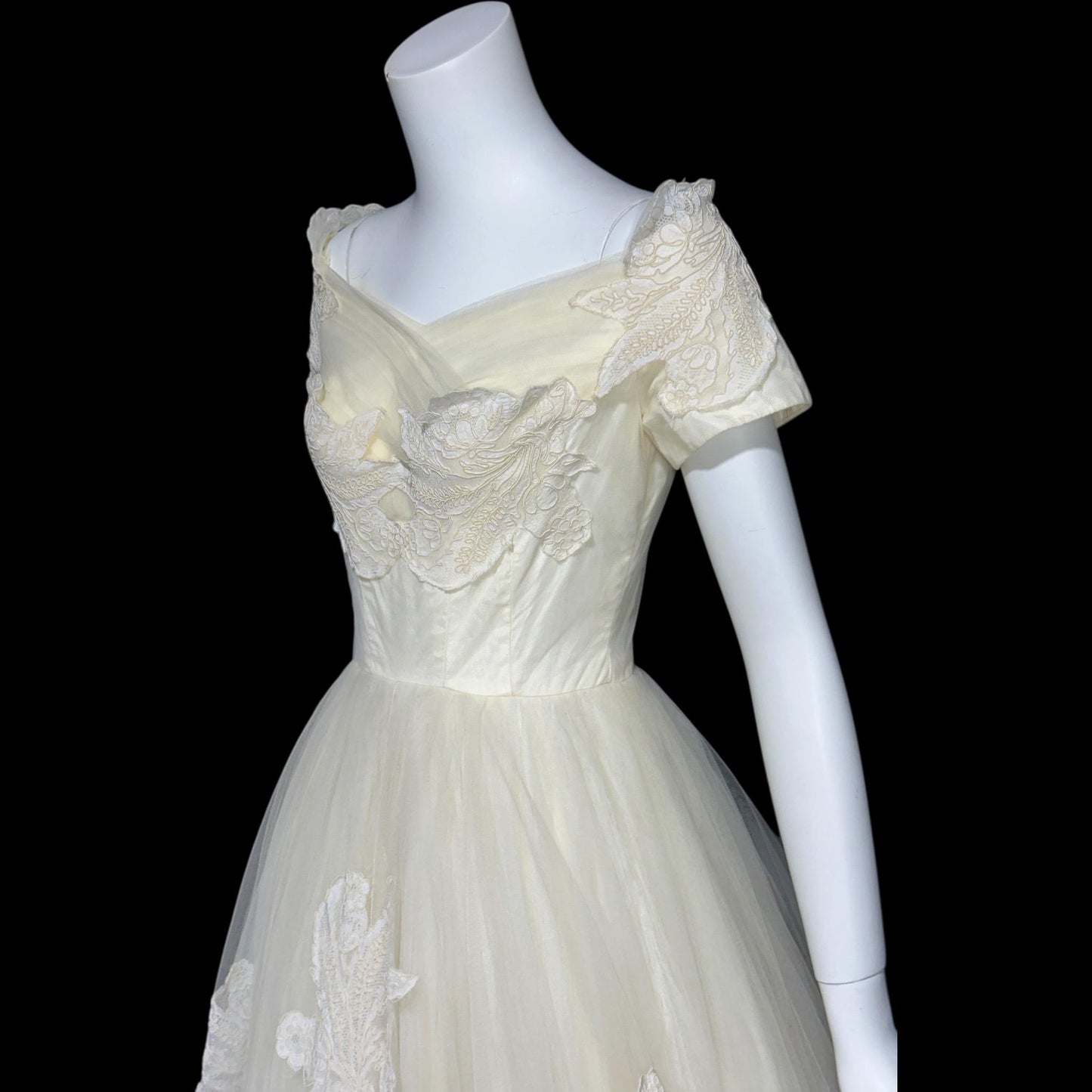 1950s vintage wedding dress, white cupcake tulle and lace full length bridal ball gown