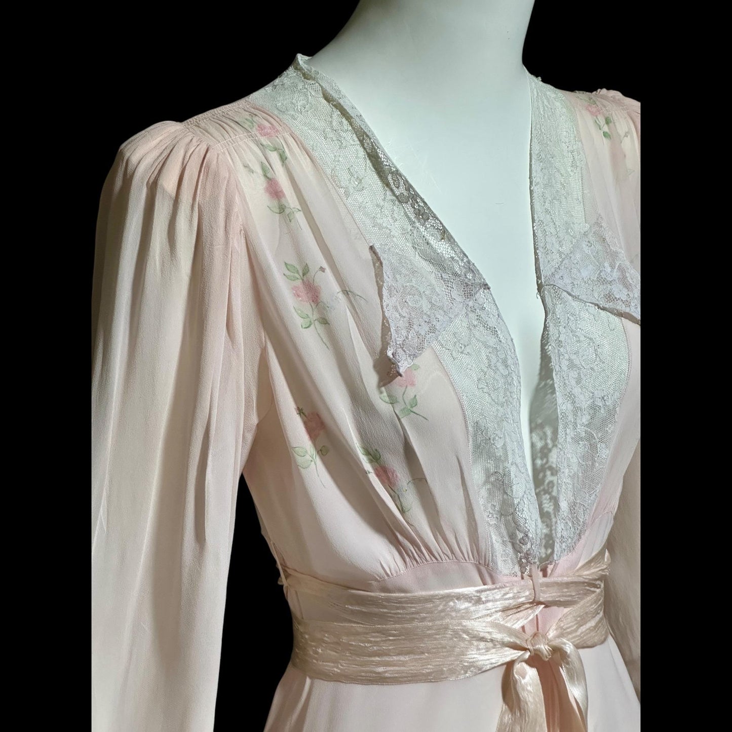 B. ALTMAN, vintage 1940s dressing gown, pink floral and lace sheer house coat robe