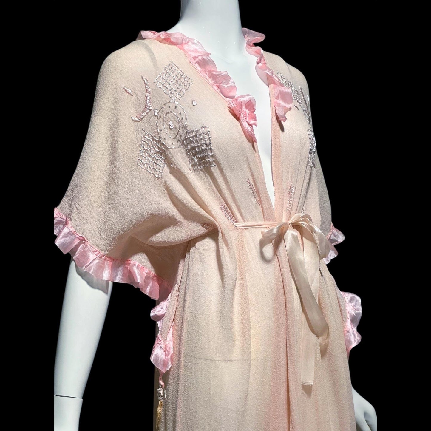 1920s vintage dressing gown robe, Dusty pink cotton gauze muslin with embroidery