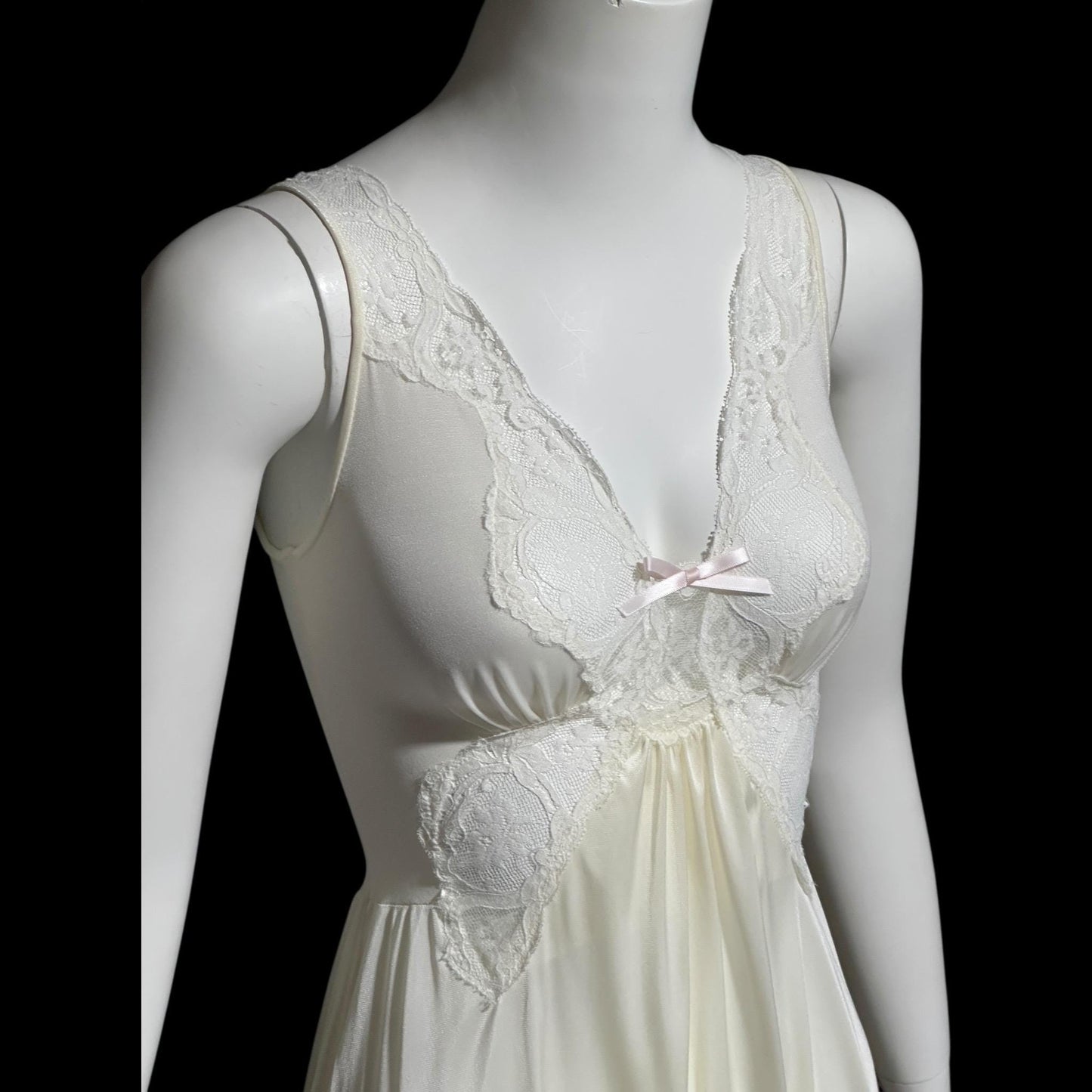 OLGA vintage 1970s nightgown, #92097 Bodysilk Creamy White full sweep night gown dress