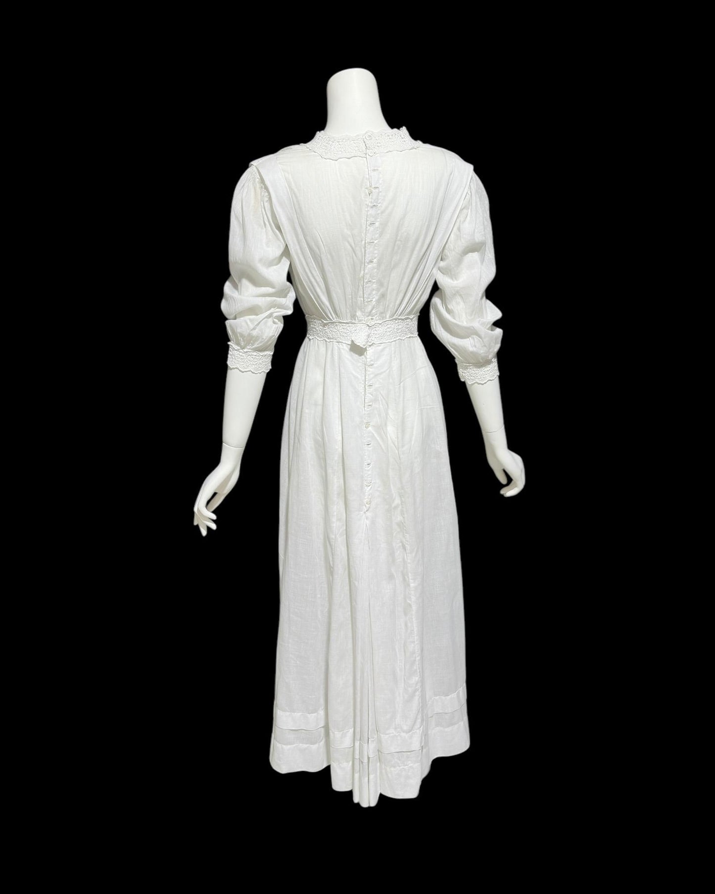 1900s 1910s Antique Edwardian tea gown, white batiste cotton and lace lawn dress