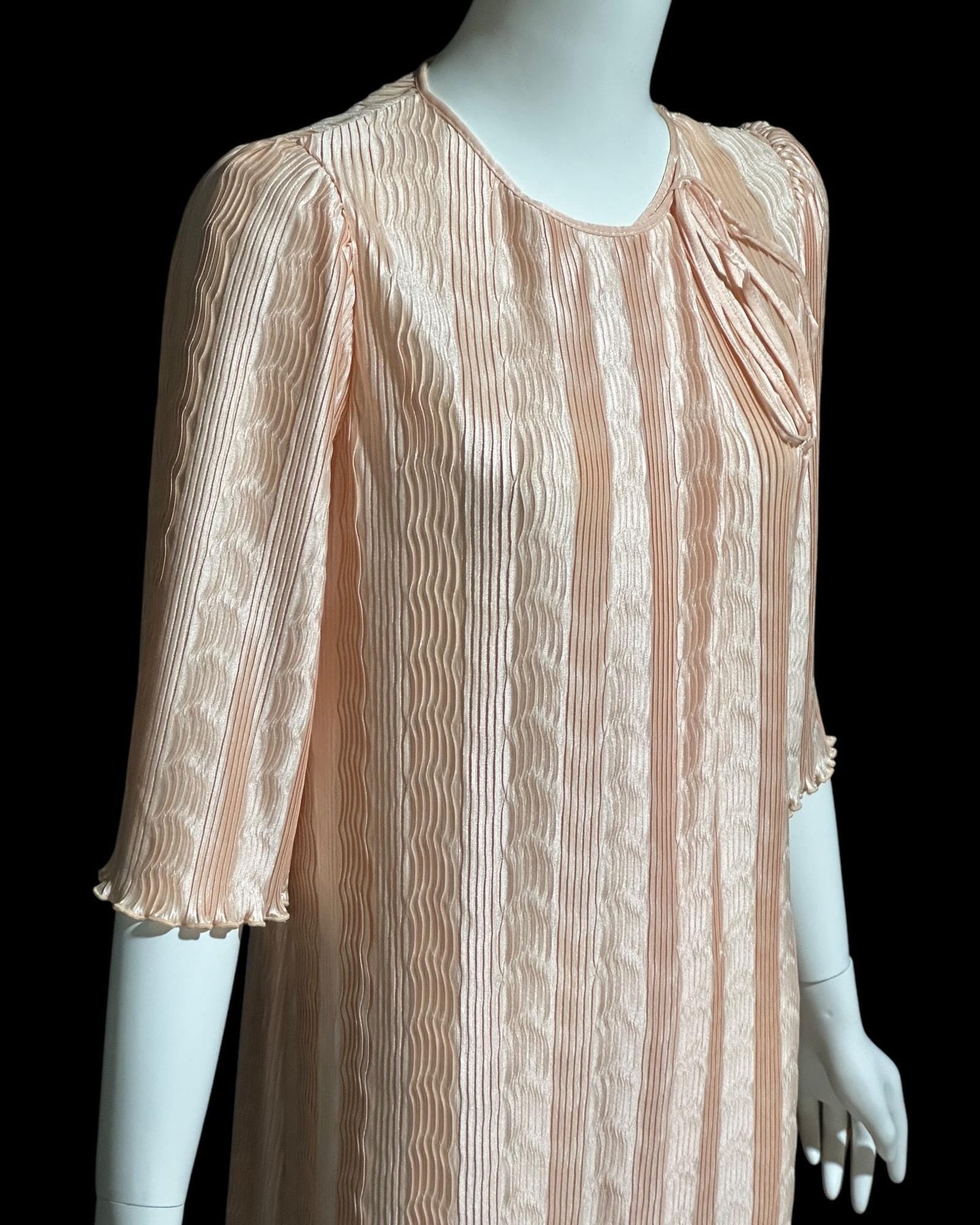 MARY McFADDEN for I. Magnin, 1980s vintage dressing gown, peachy pink wrap open front pleated robe