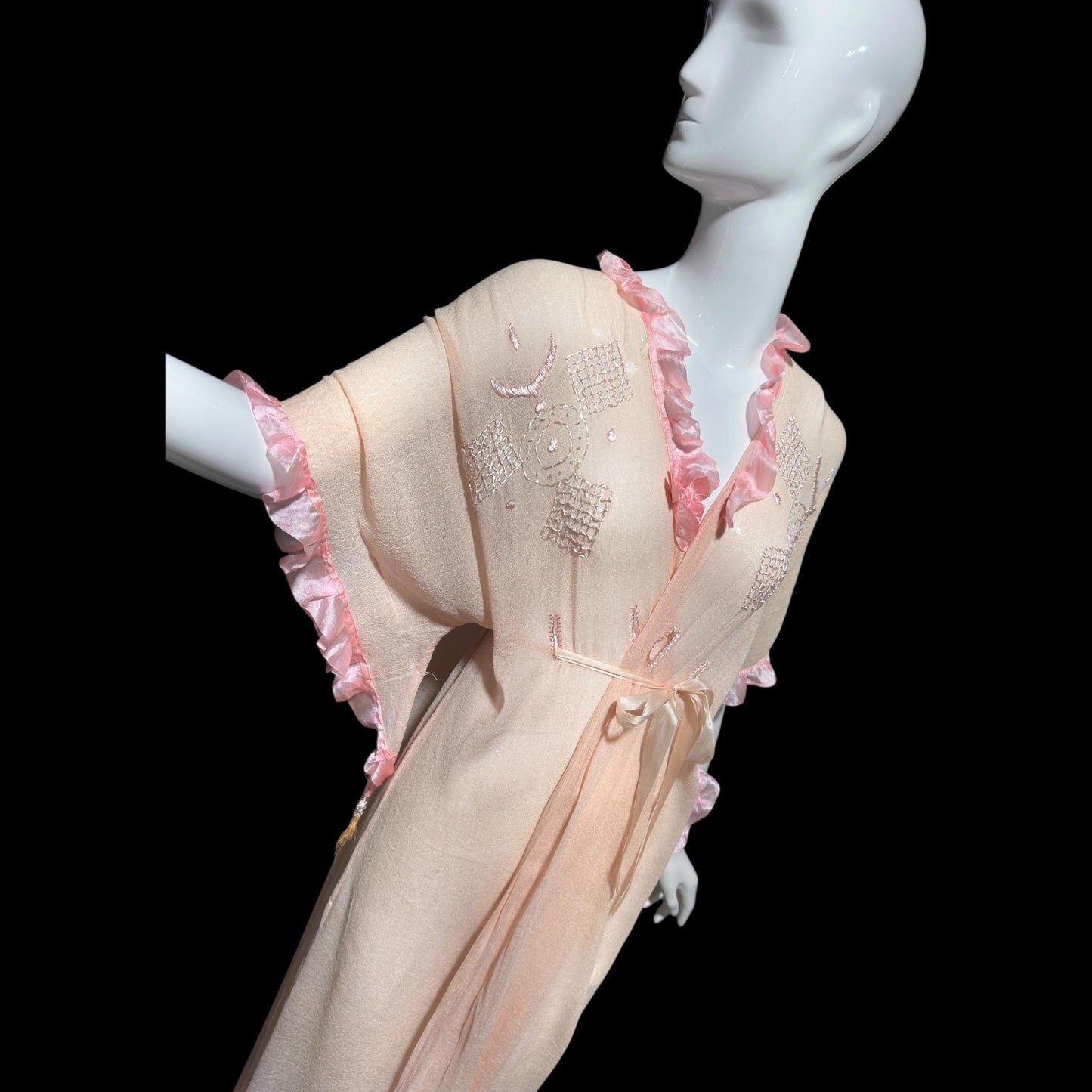 1920s vintage dressing gown robe, Dusty pink cotton gauze muslin with embroidery