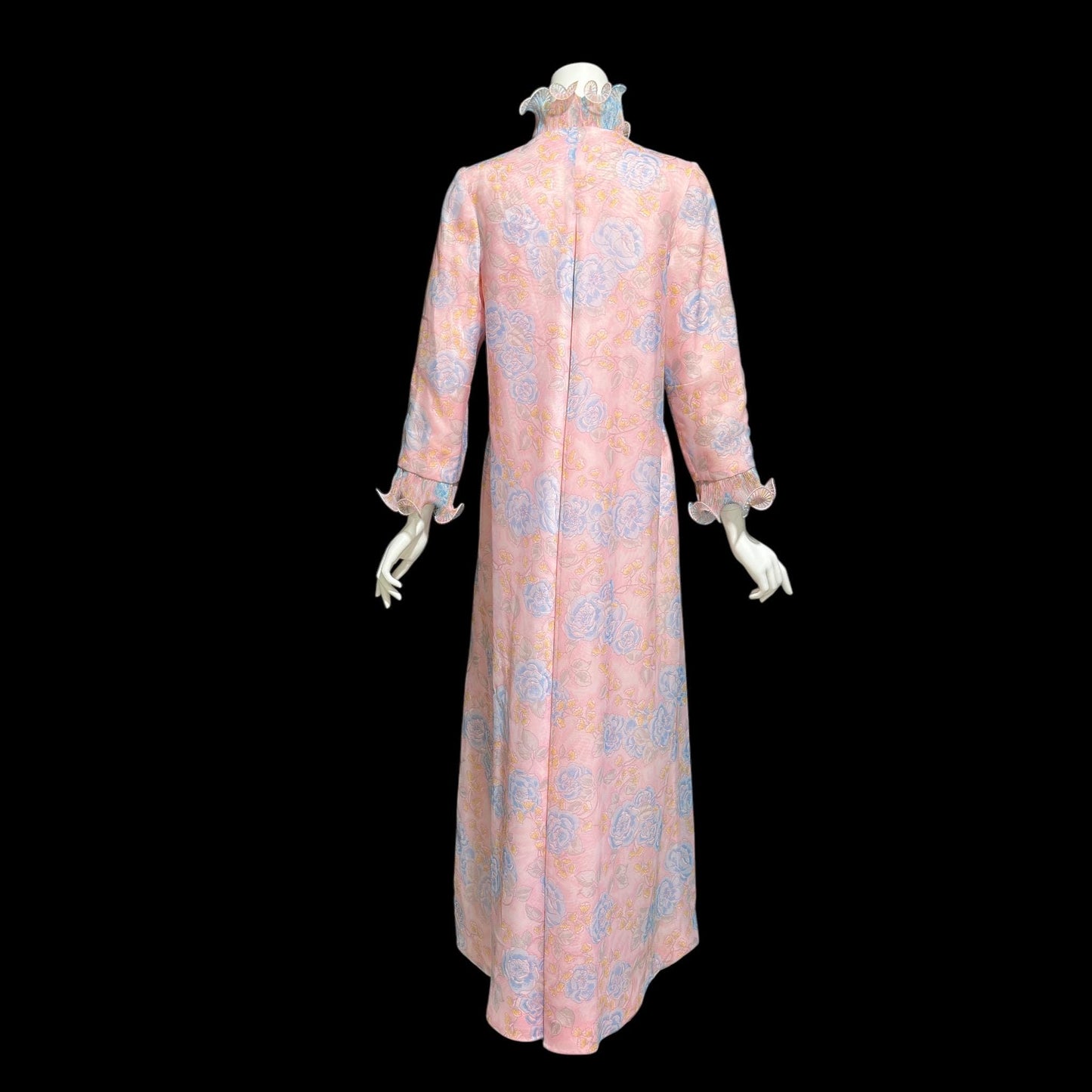 PERFECT NEGLIGEE, vintage 1960s dressing gown, soft pink & blue floral house coat lounging robe