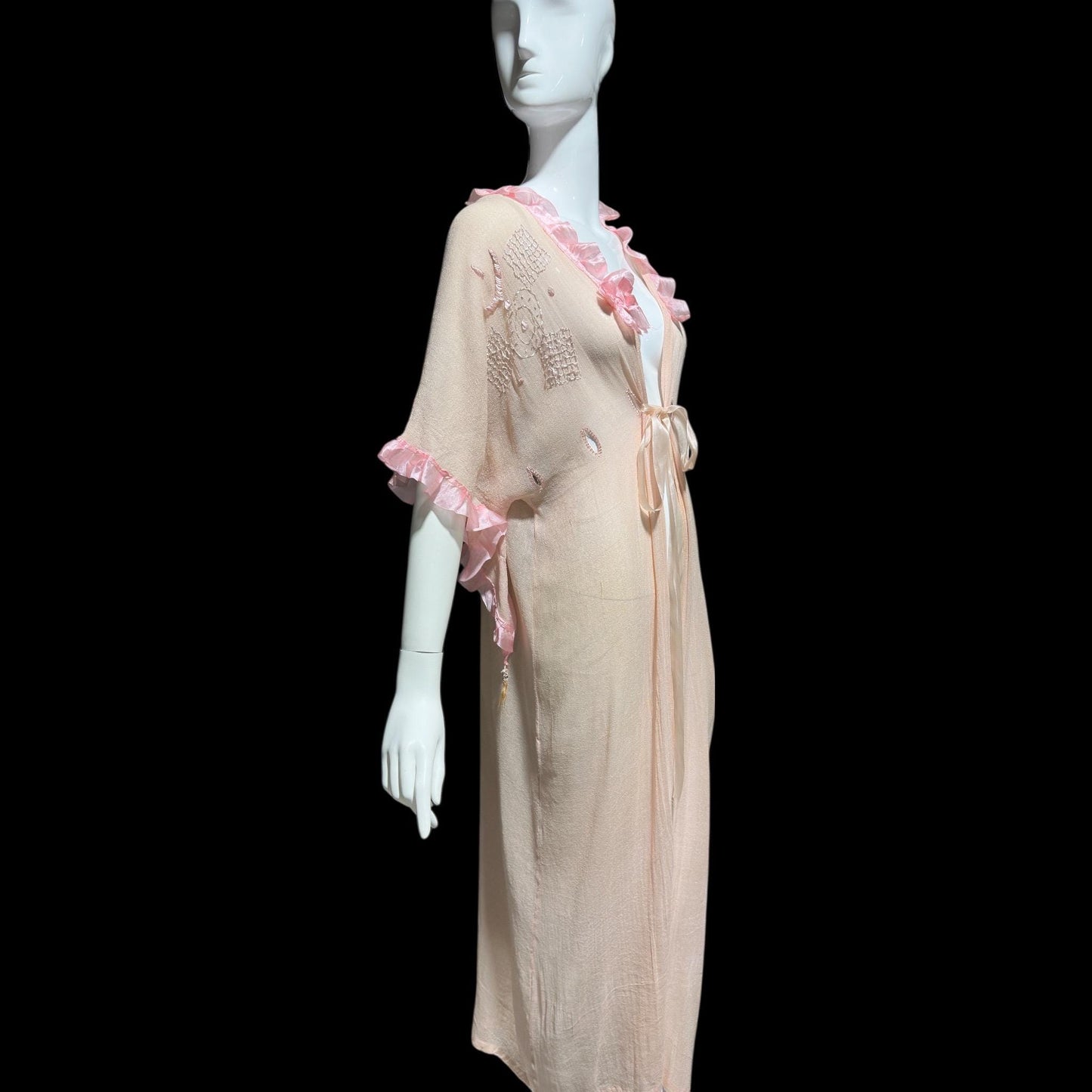 1920s vintage dressing gown robe, Dusty pink cotton gauze muslin with embroidery