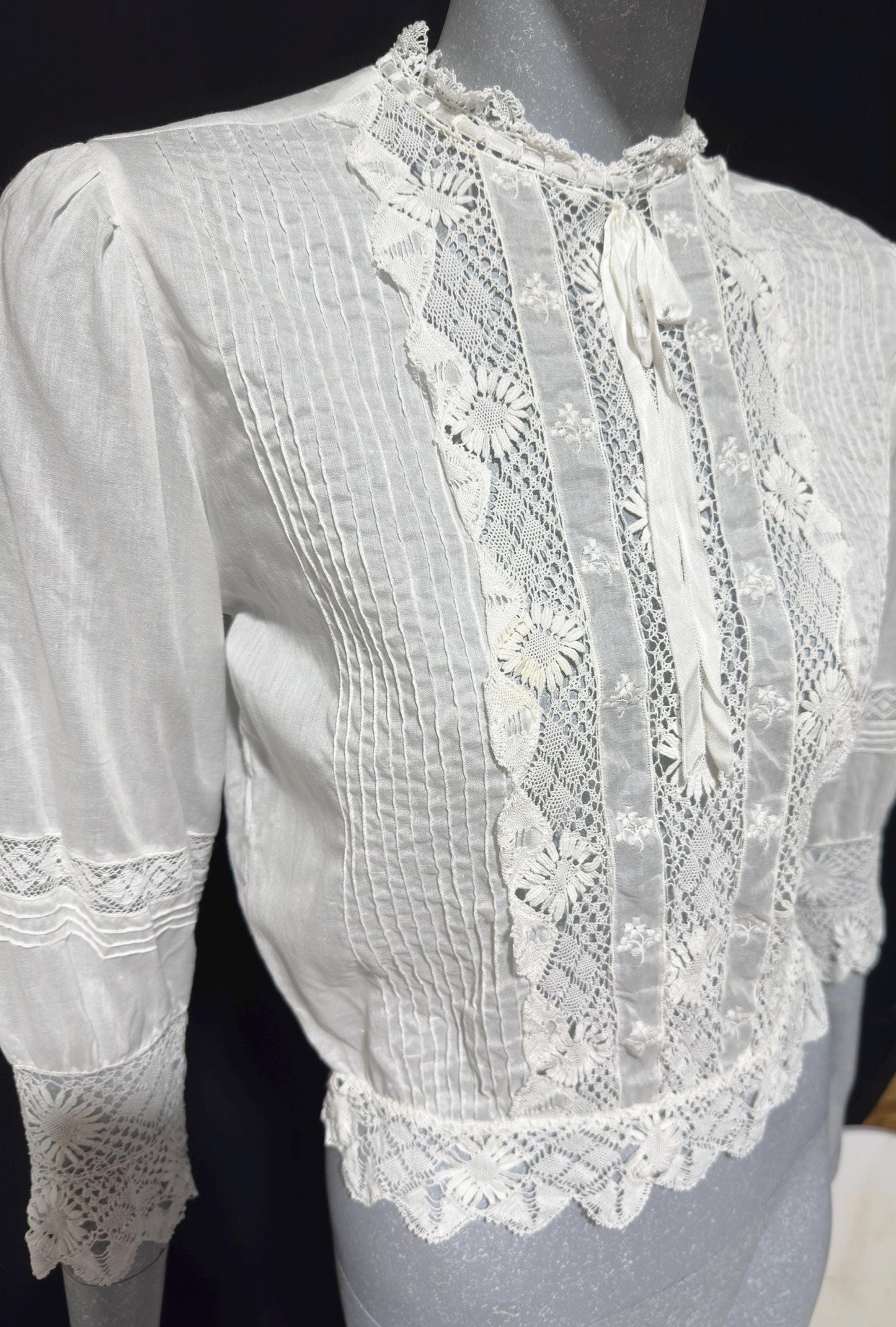 1910 Vintage Antique Edwardian Top, 1900s white batiste cotton and lace blouse
