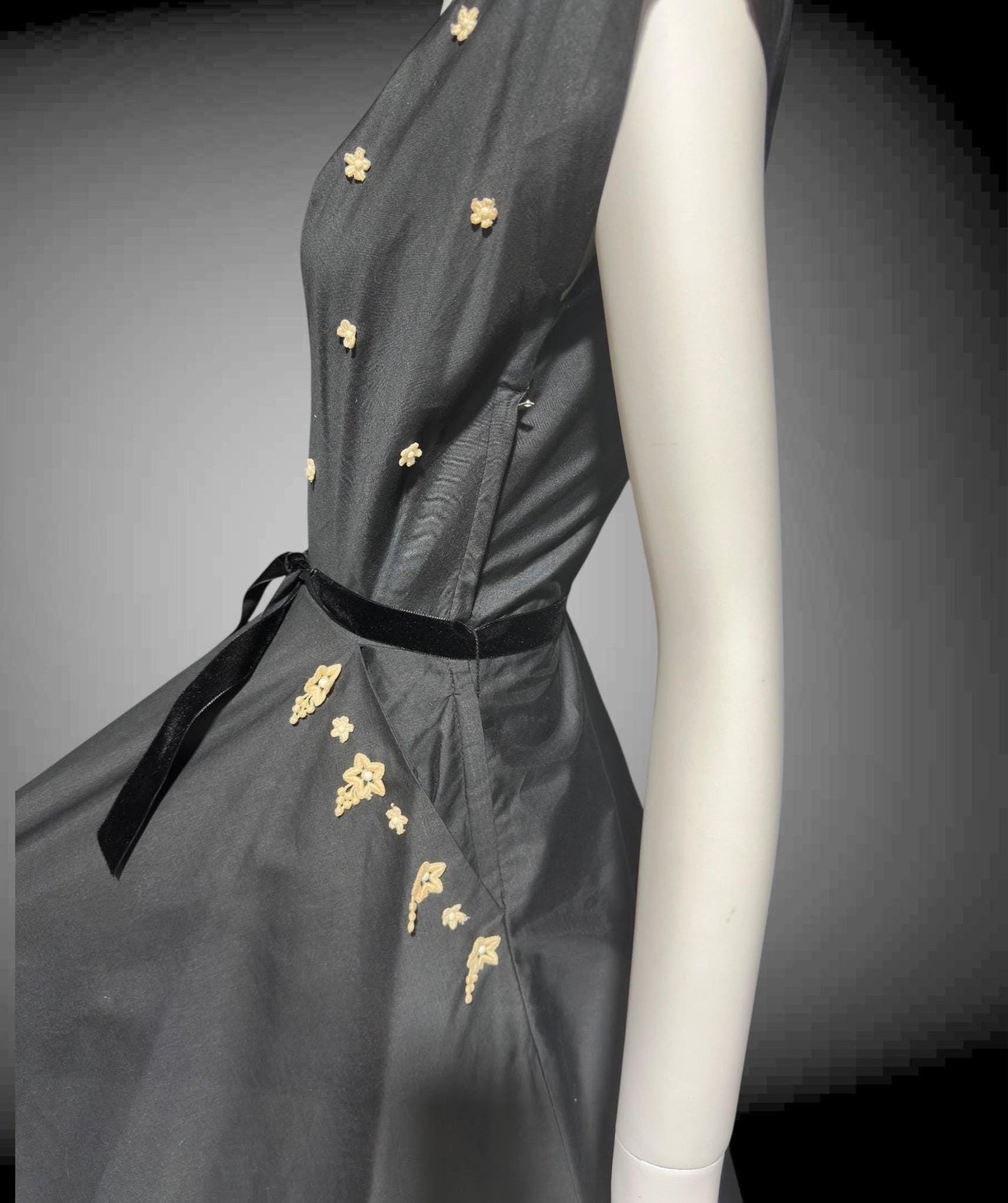 1940s vintage Black polished cotton cocktail party dress, circle skirt fit & flare dress