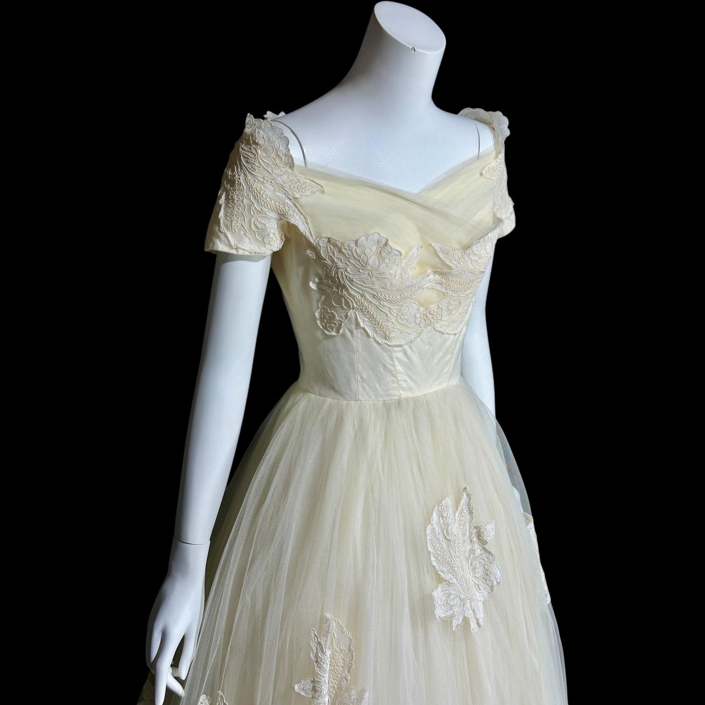 1950s vintage wedding dress, white cupcake tulle and lace full length bridal ball gown