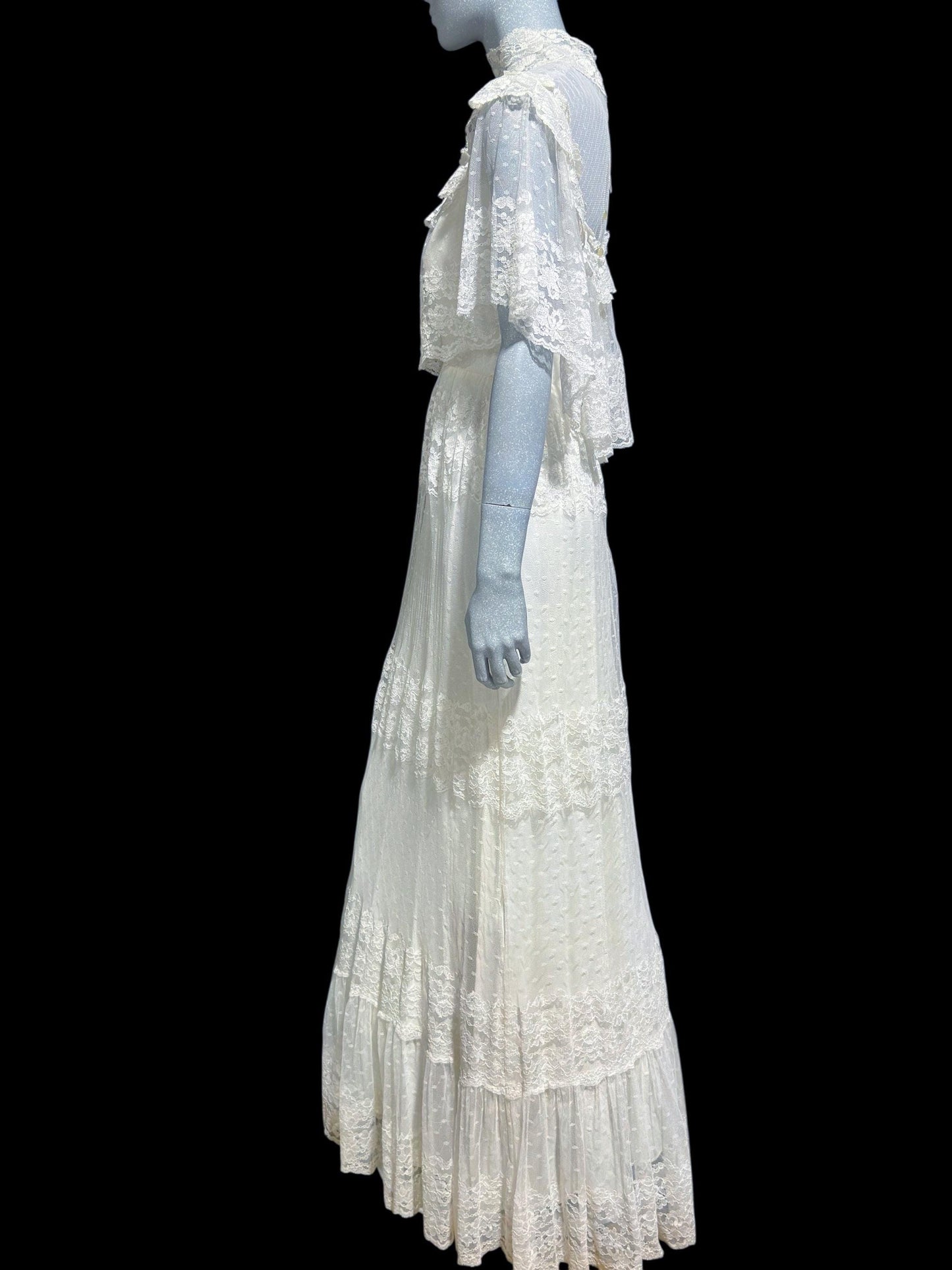 1970s vintage Wedding dress, Gunne Vibes, White lace ruffle collar gown, Victorian Hippie Bohemian dress