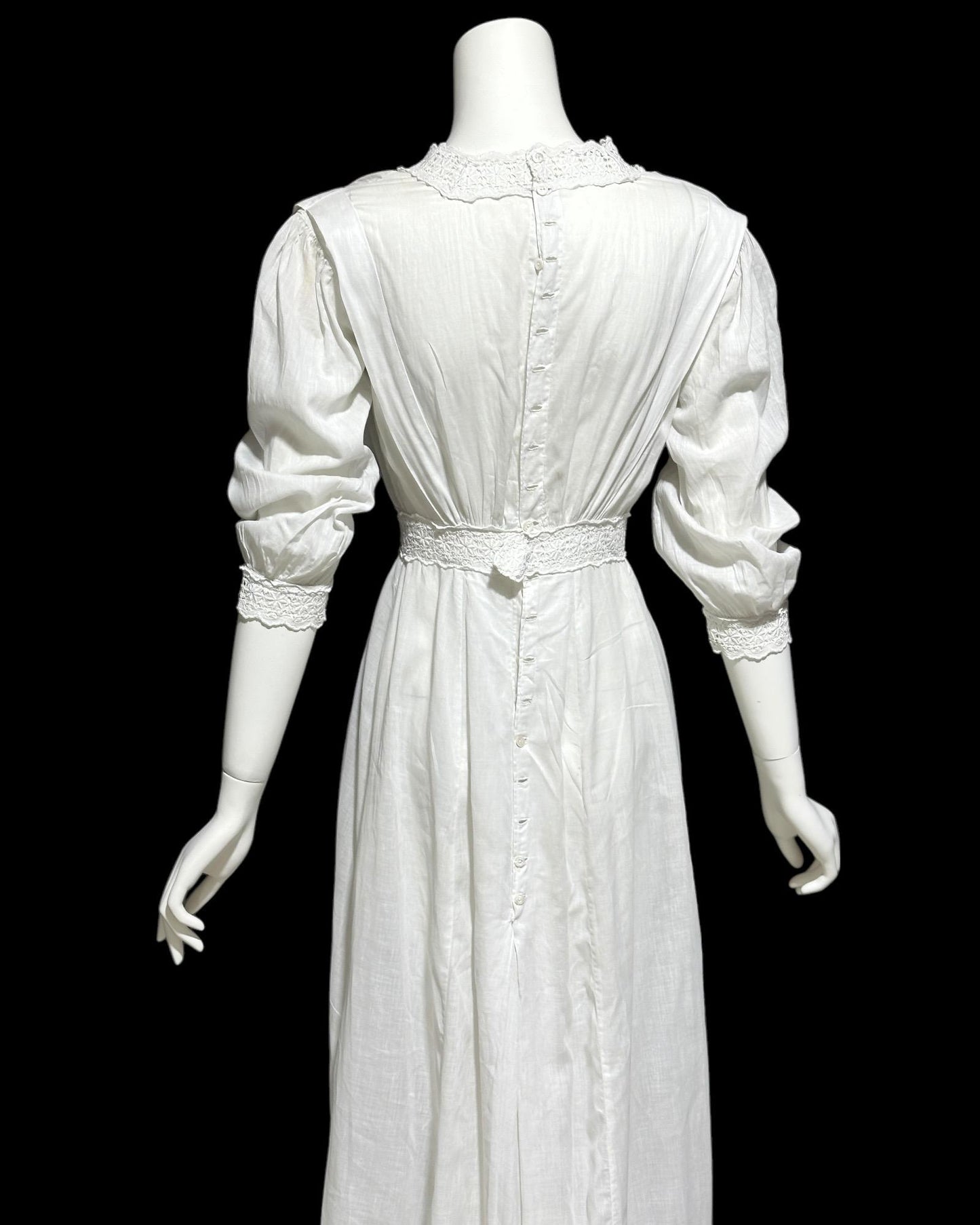 1900s 1910s Antique Edwardian tea gown, white batiste cotton and lace lawn dress