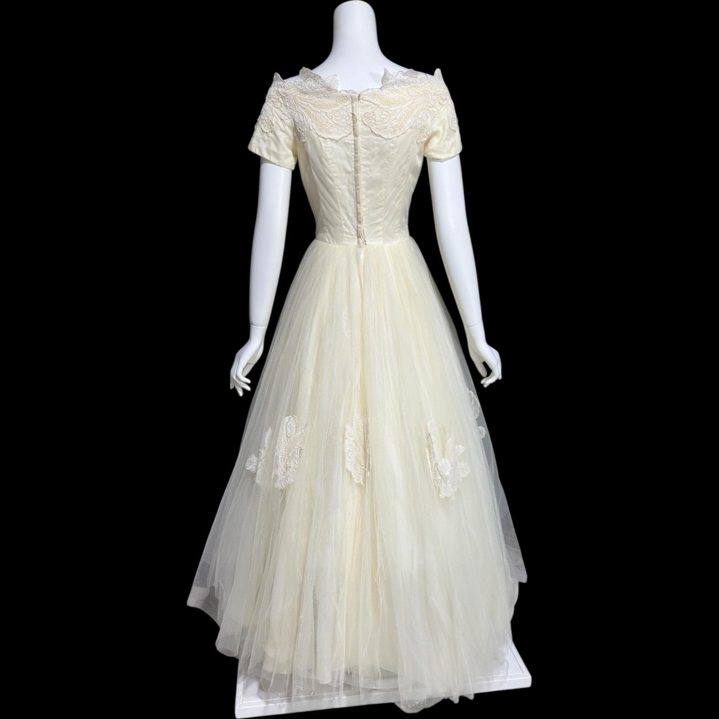1950s vintage wedding dress, white cupcake tulle and lace full length bridal ball gown