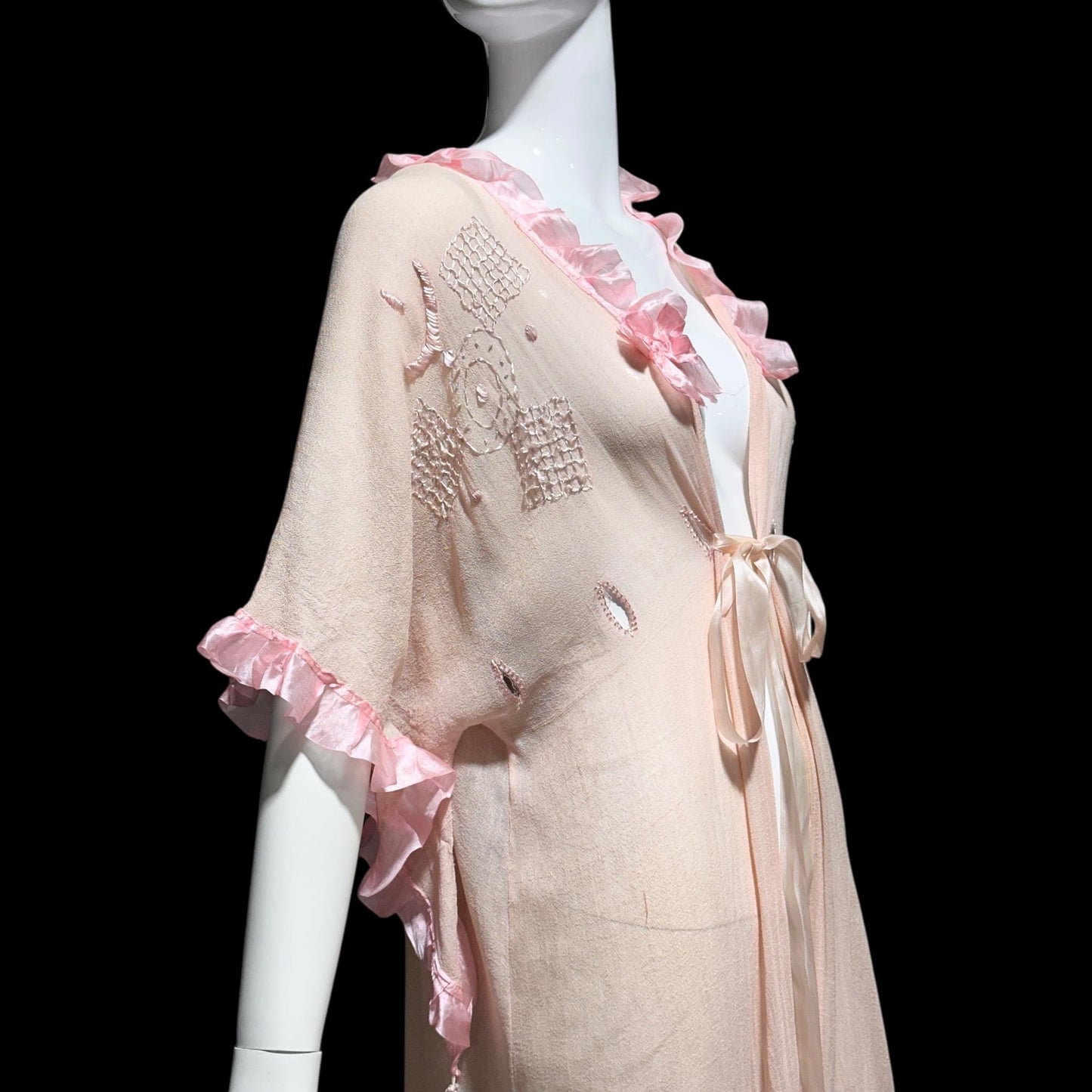 1920s vintage dressing gown robe, Dusty pink cotton gauze muslin with embroidery