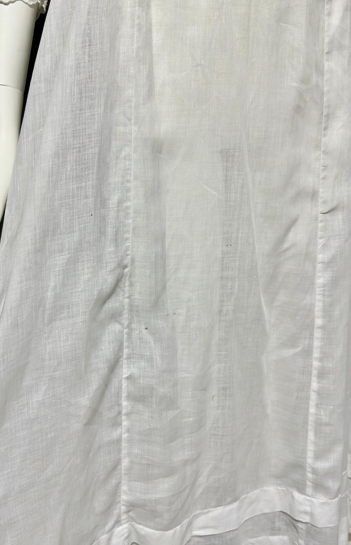 1900s 1910s Antique Edwardian tea gown, white batiste cotton and lace lawn dress
